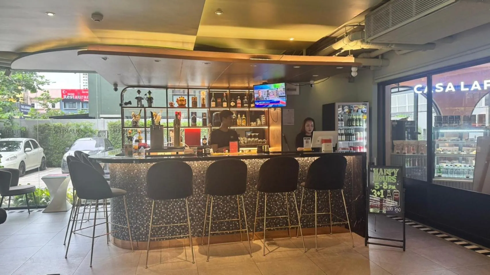 Lounge or bar in The Quarter Ratchathewi by UHG