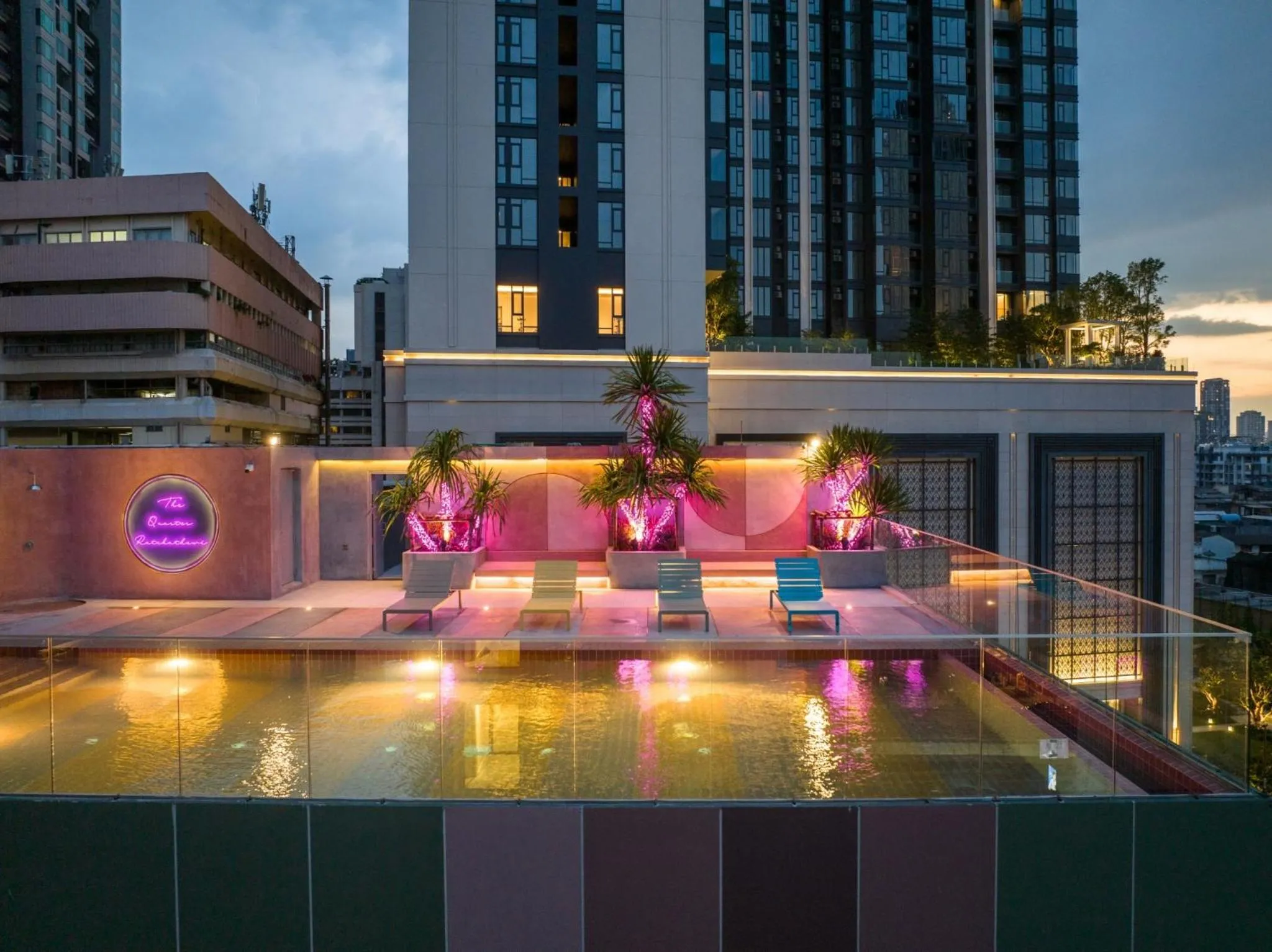 Night in The Quarter Ratchathewi by UHG