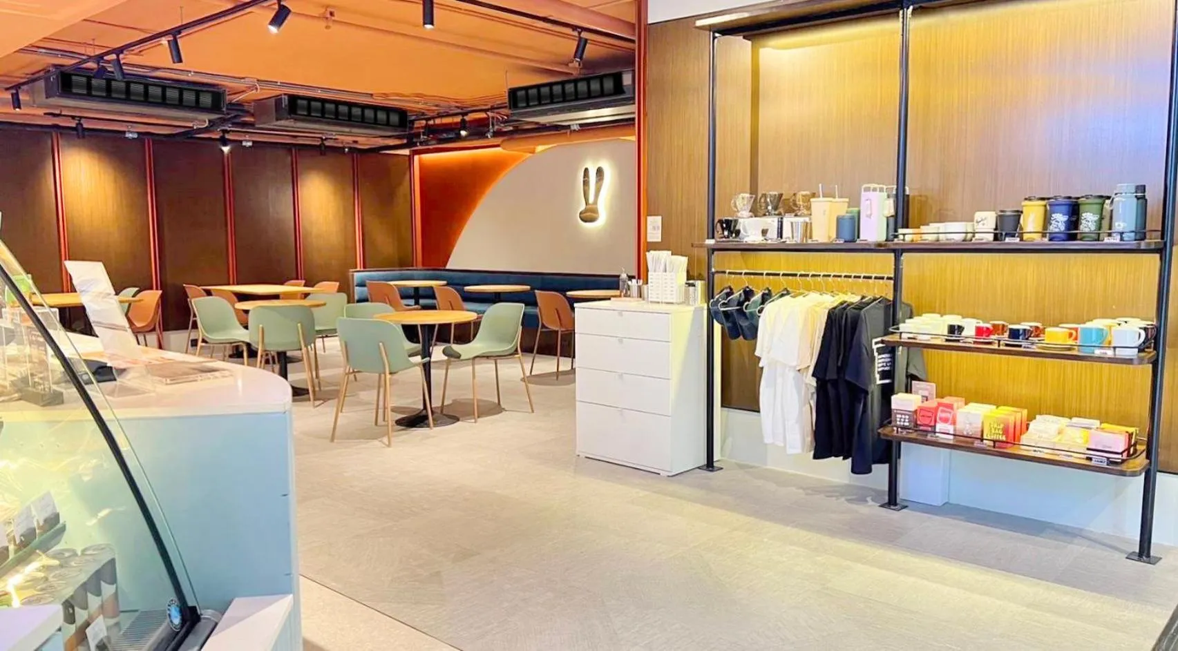 On-site shops in The Quarter Ratchathewi by UHG