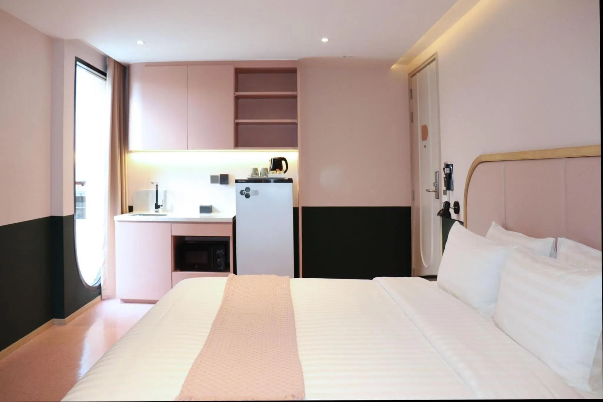 Kitchen or kitchenette, Bed in The Quarter Ratchathewi by UHG