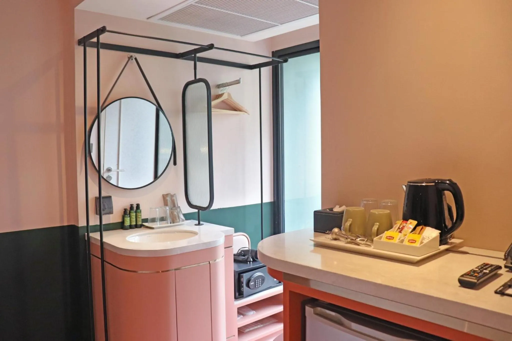 Coffee/tea facilities in The Quarter Ratchathewi by UHG