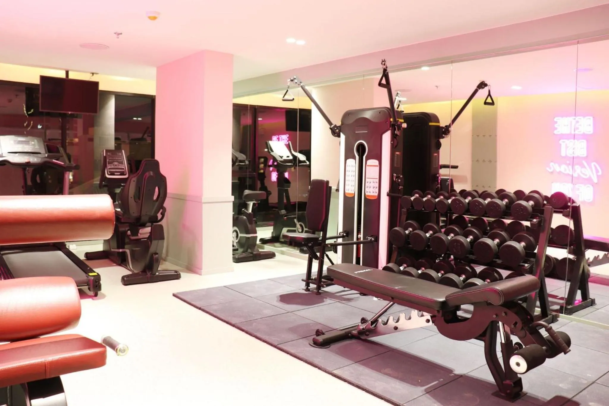 Fitness centre/facilities in The Quarter Ratchathewi by UHG