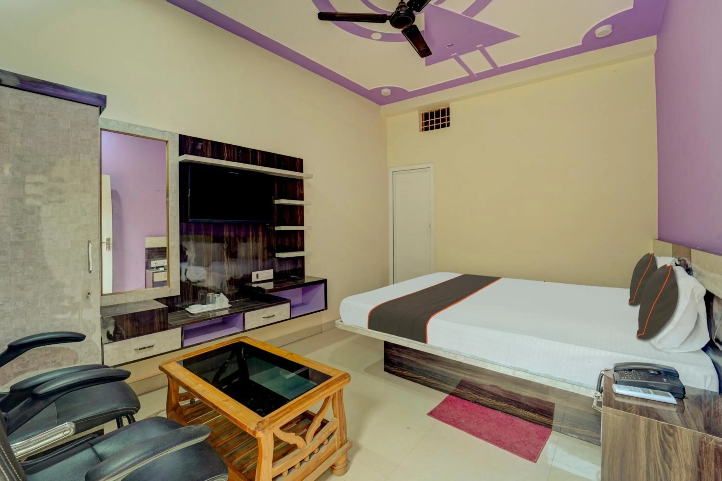 Lobby or reception, Bed in Hotel O Siddhi Vinayak Hotel & Banquets