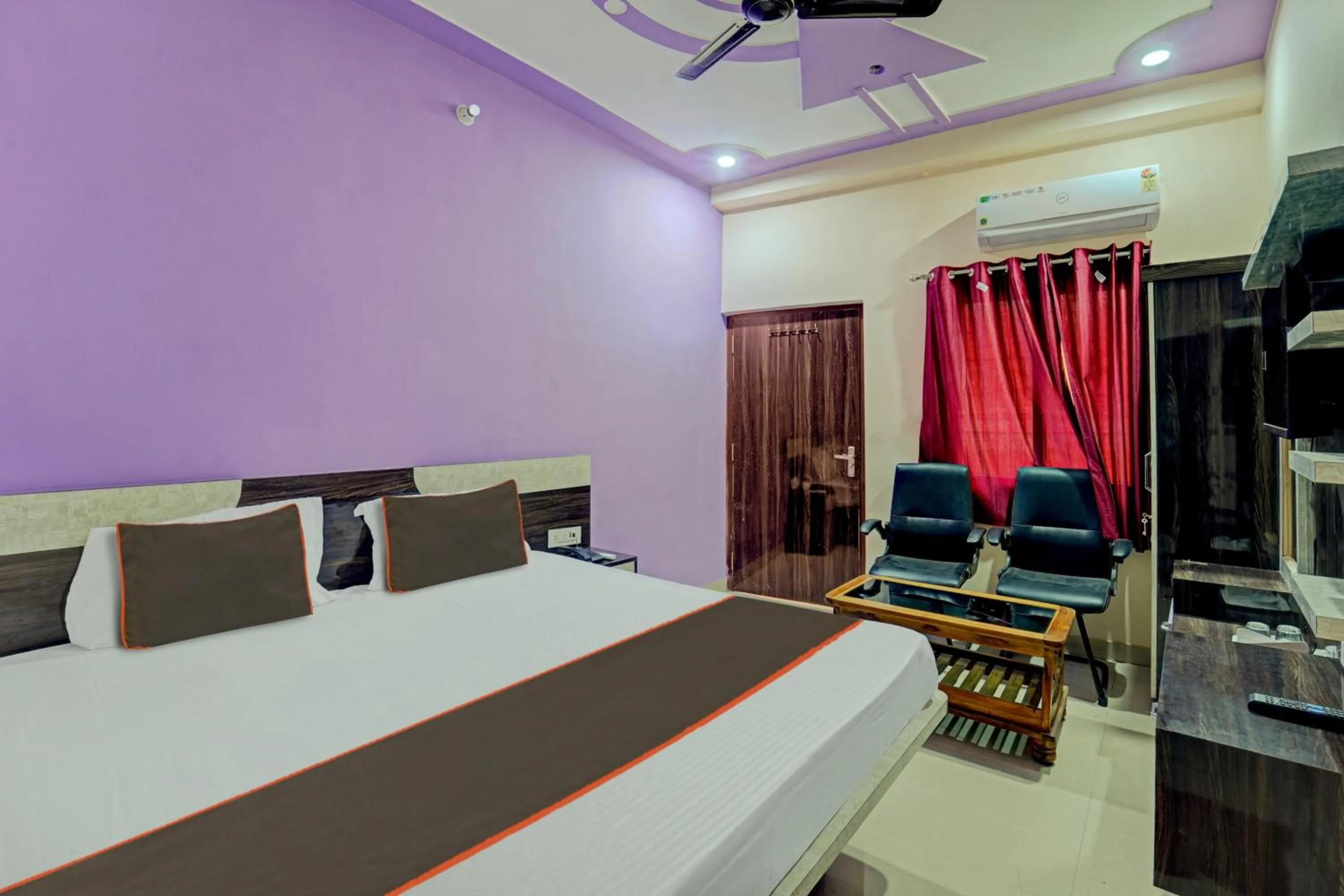 Bedroom, Bed in Super Hotel O Siddhi Vinayak Hotel & Banquets