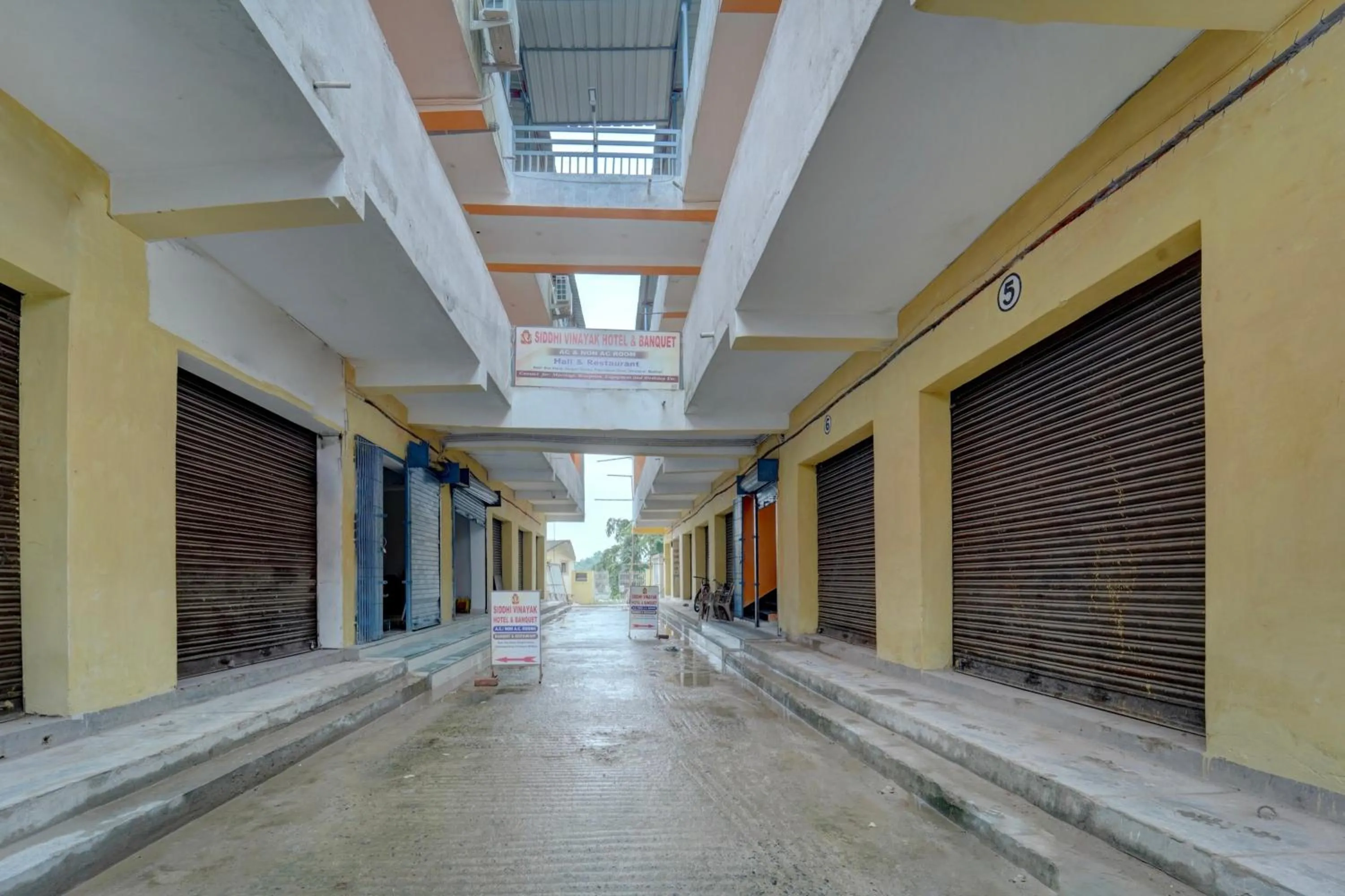 Facade/entrance in Hotel O Siddhi Vinayak Hotel & Banquets