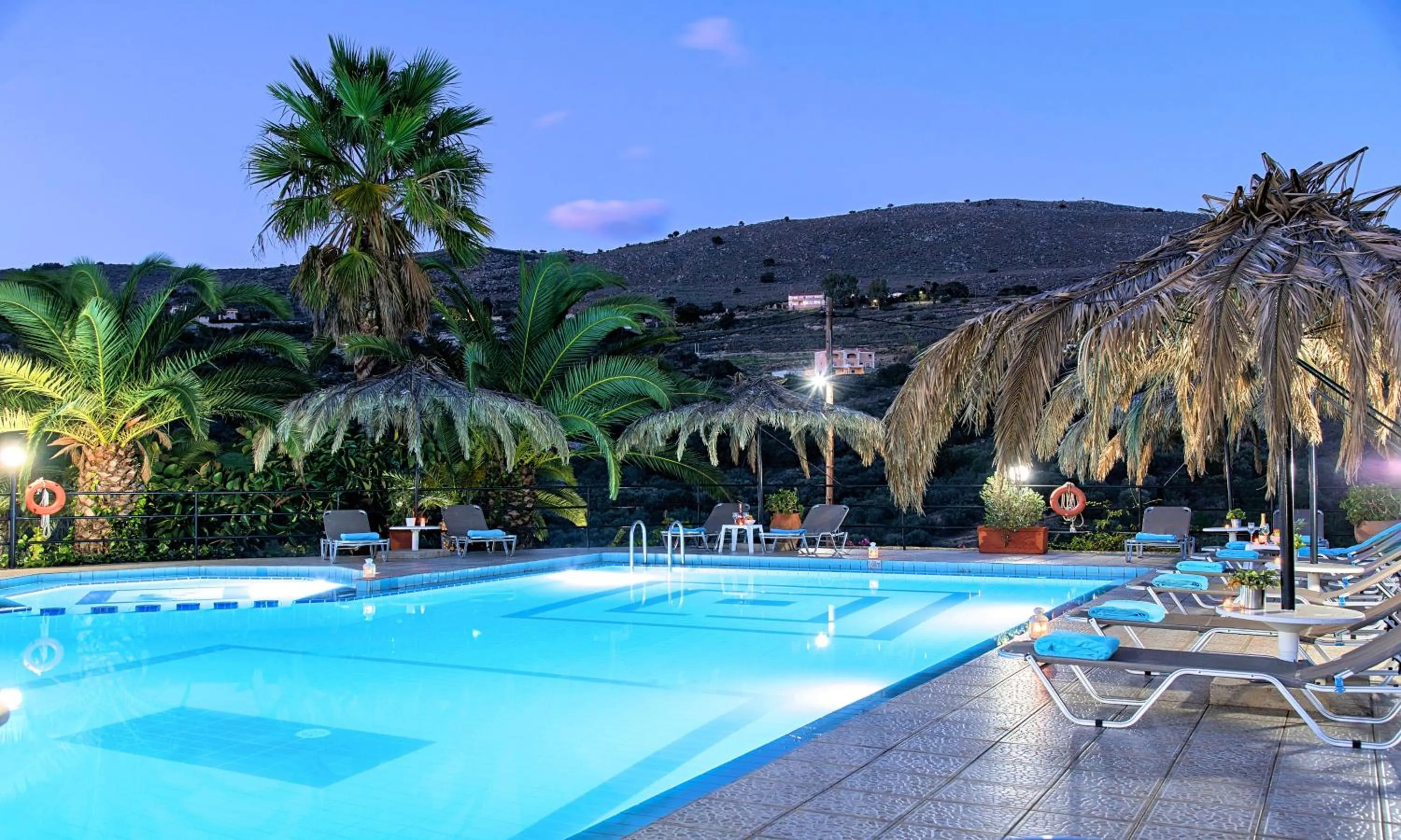 Swimming pool in Welcome Apts