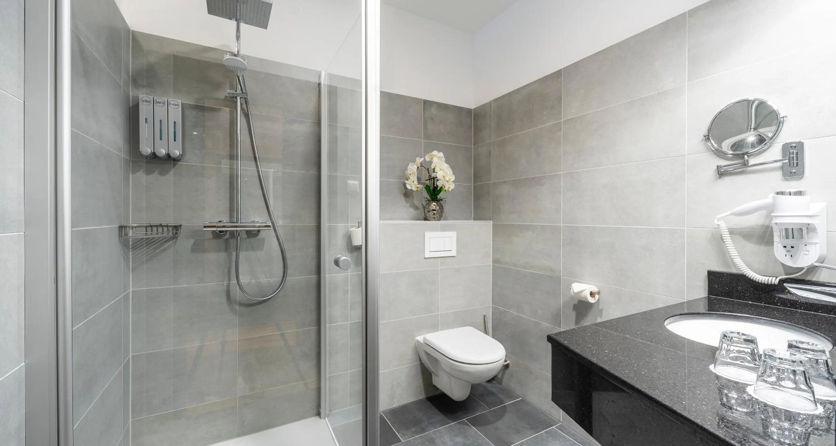 Shower in PLAZA INN Wiener Neustadt, BW Signature Collection