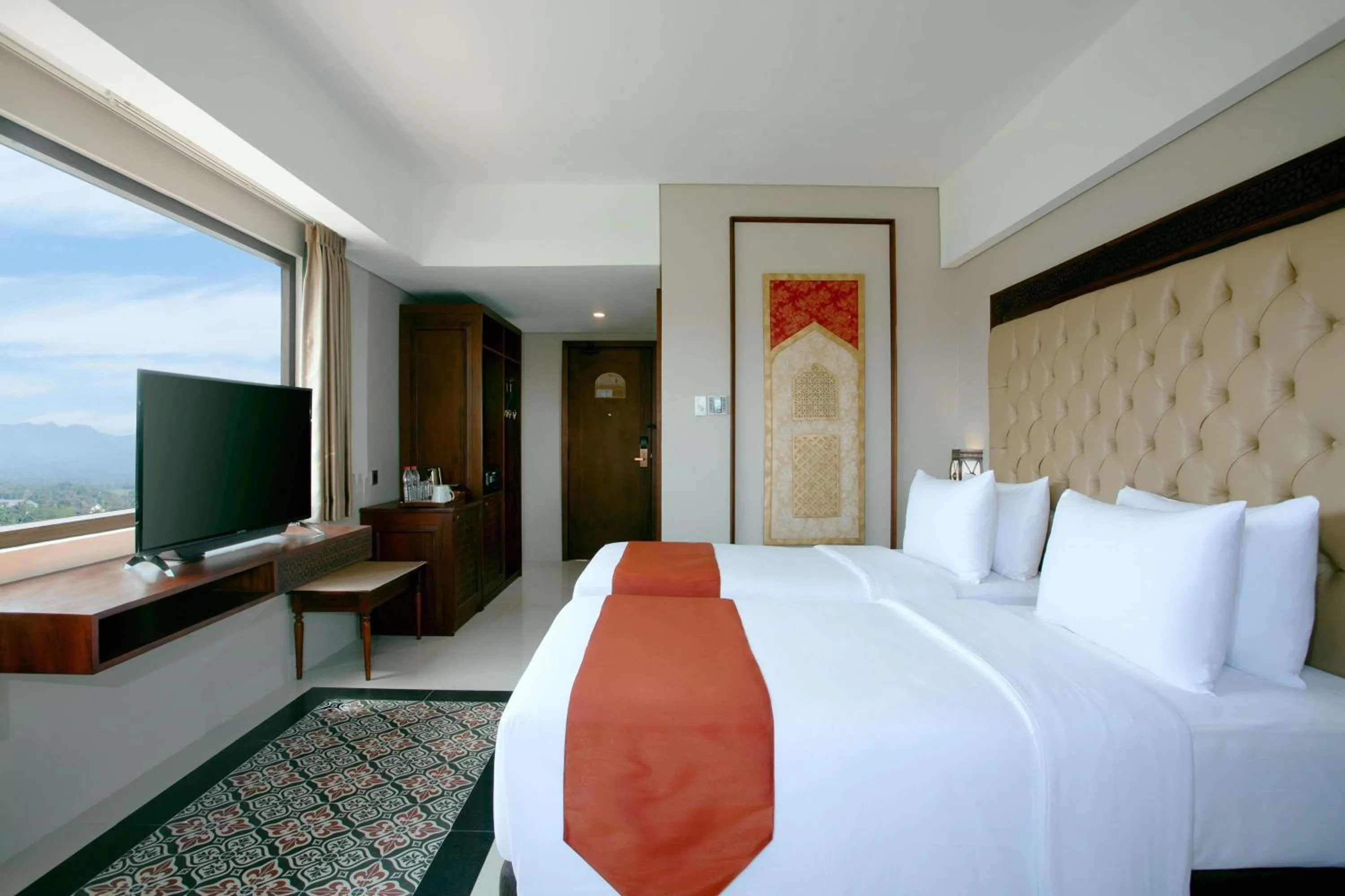 Bedroom, Bed in Alhambra Hotel & Convention, BW Signature Collection
