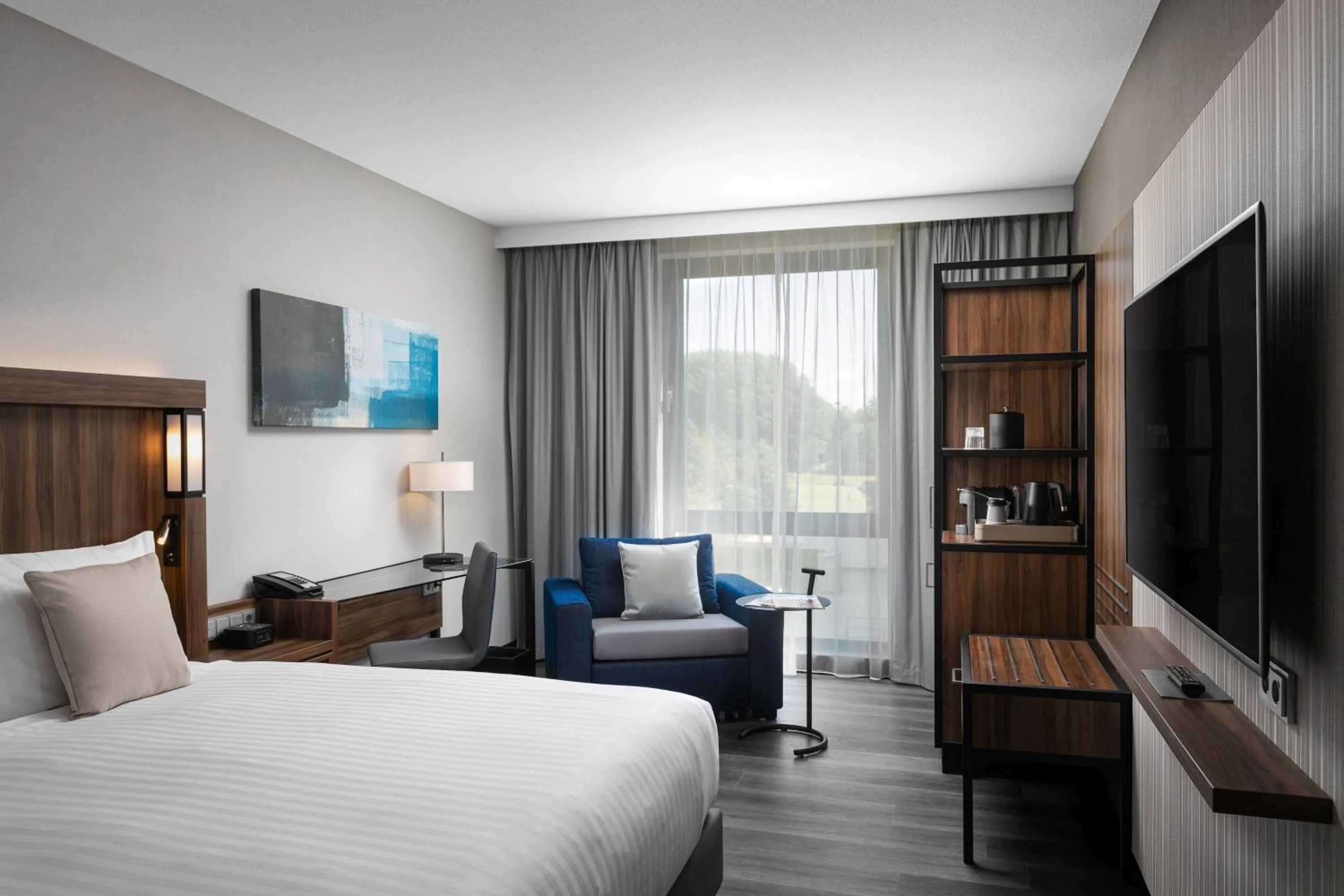 Photo of the whole room, Bed in Courtyard by Marriott Amsterdam Airport