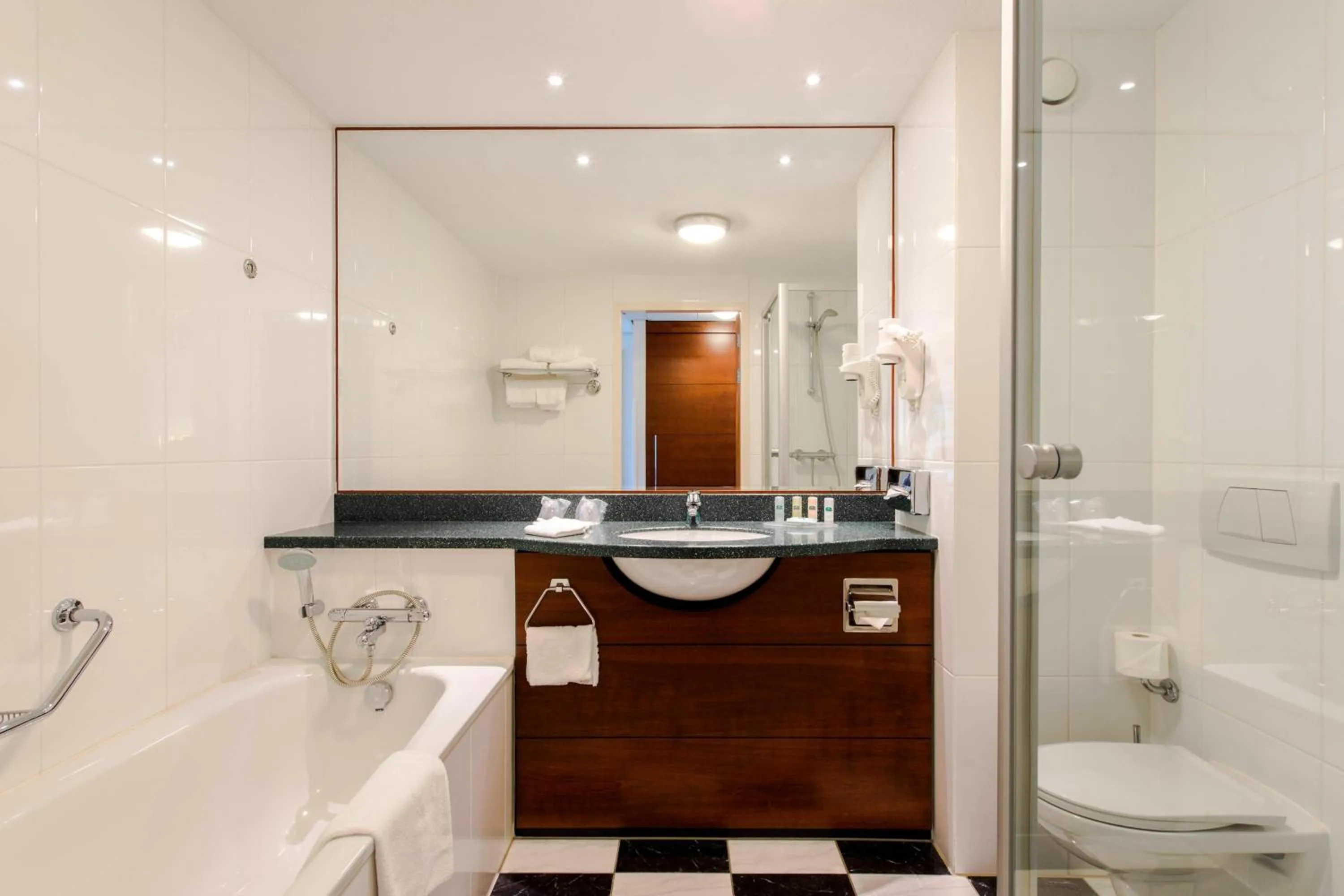 Bathroom in Courtyard by Marriott Amsterdam Airport