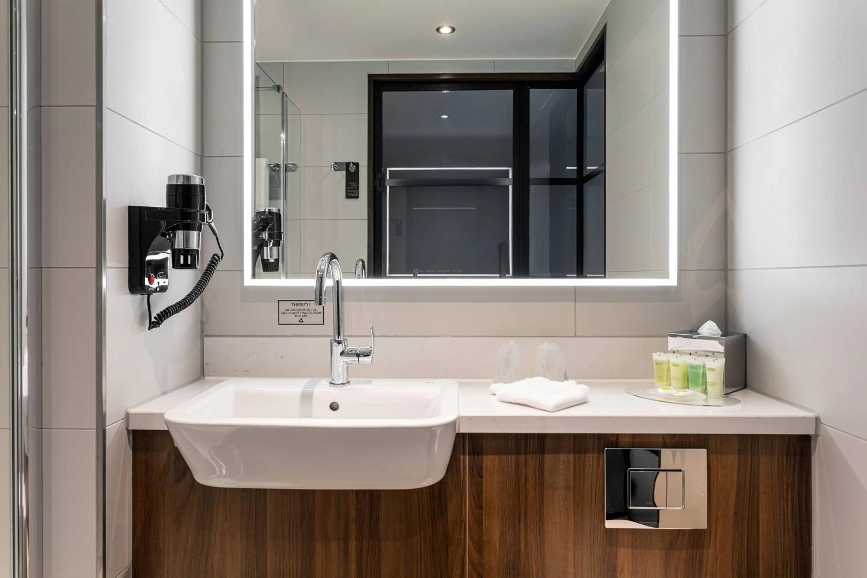 Bathroom in Courtyard by Marriott Amsterdam Airport