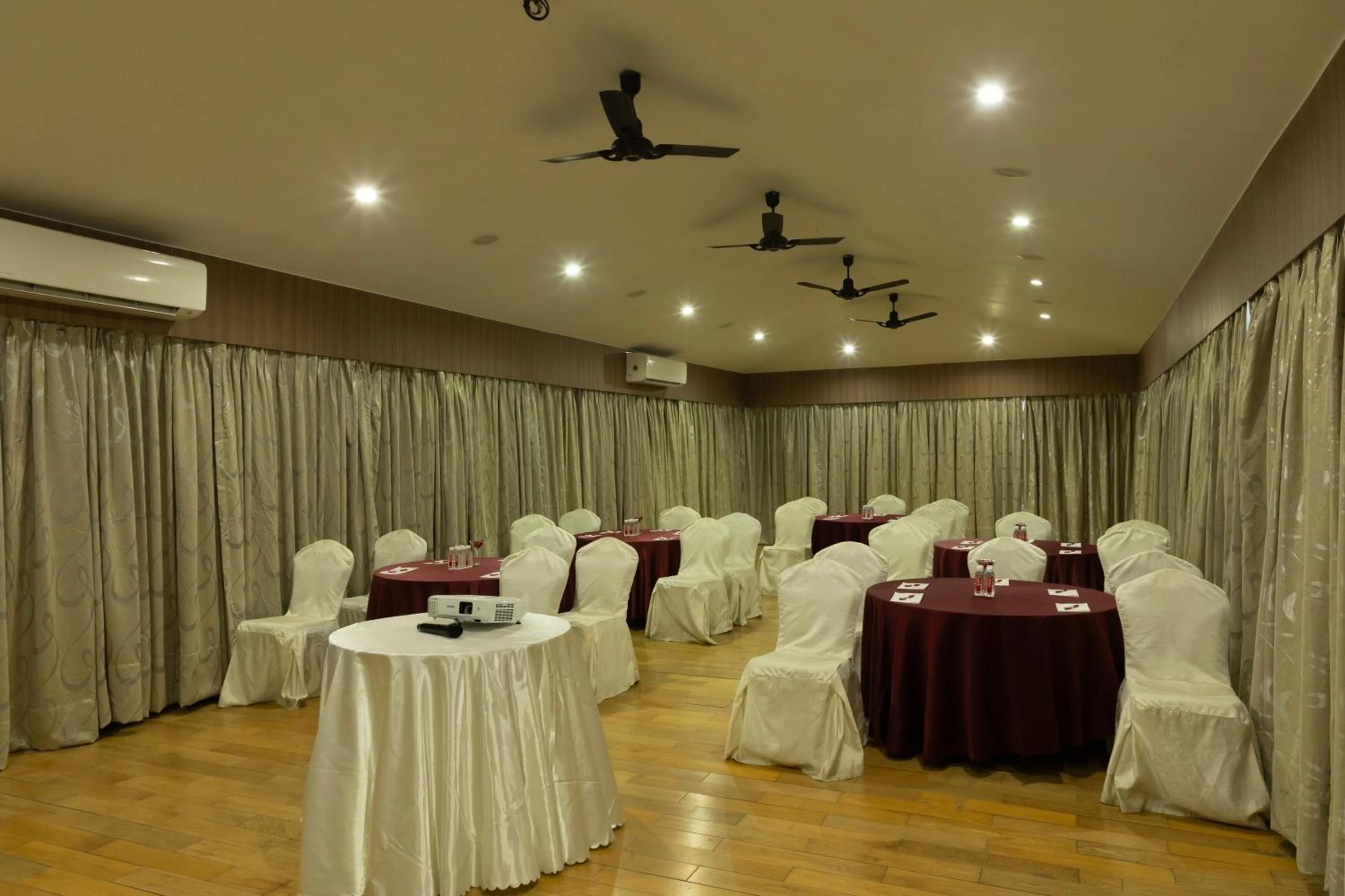 Banquet/Function facilities in Freesia Resort by Express Inn