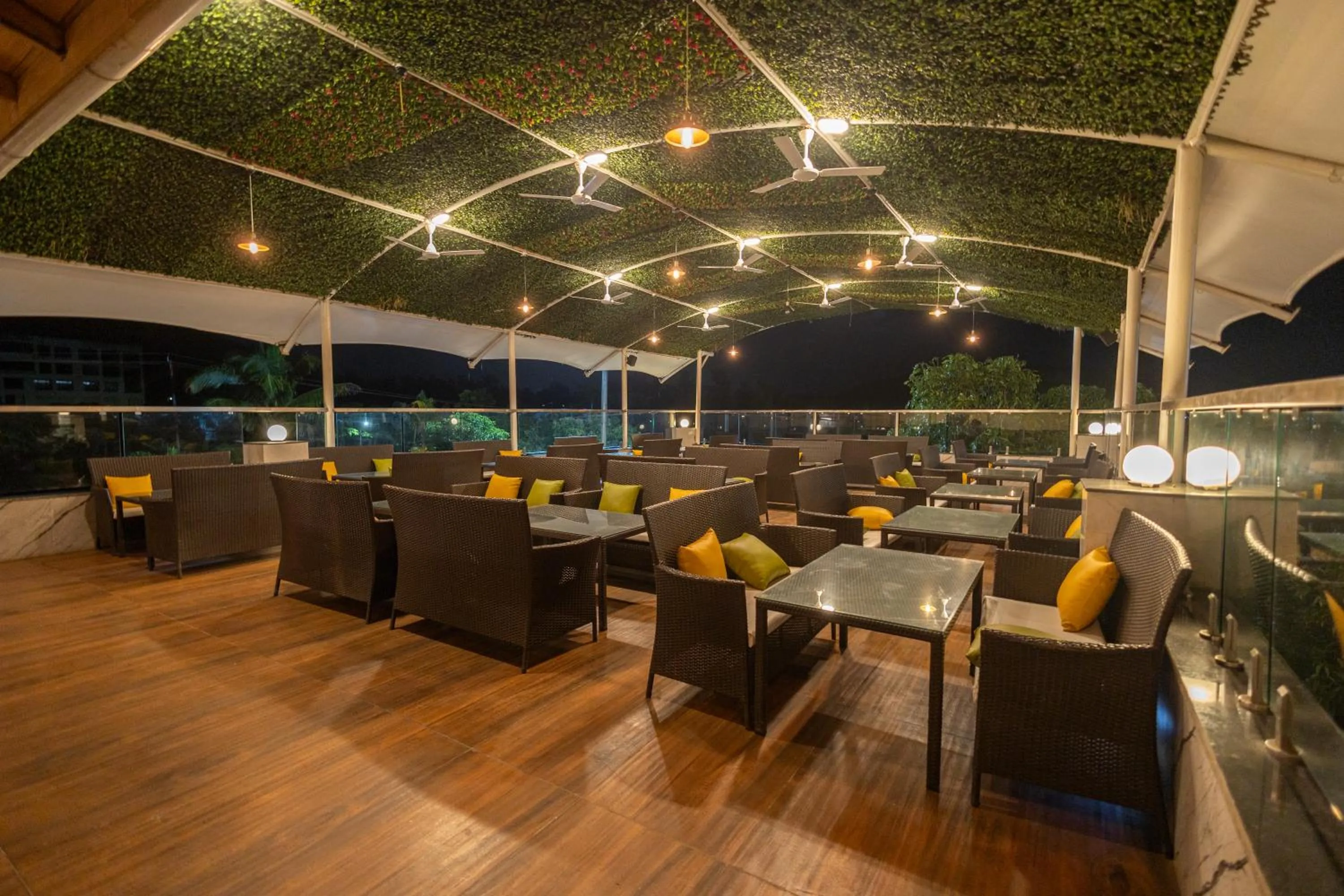 Lounge or bar in Freesia Resort by Express Inn