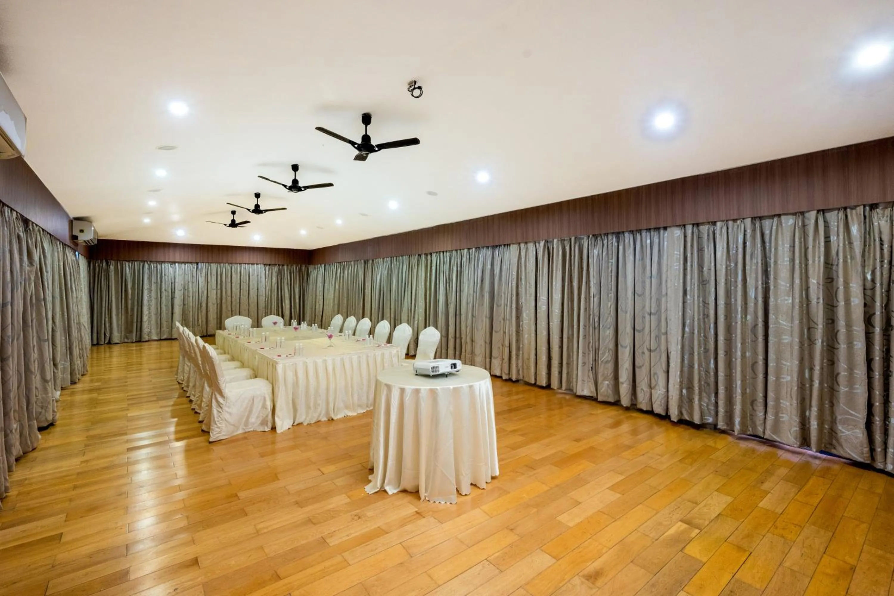 Freesia Resort by Express Inn