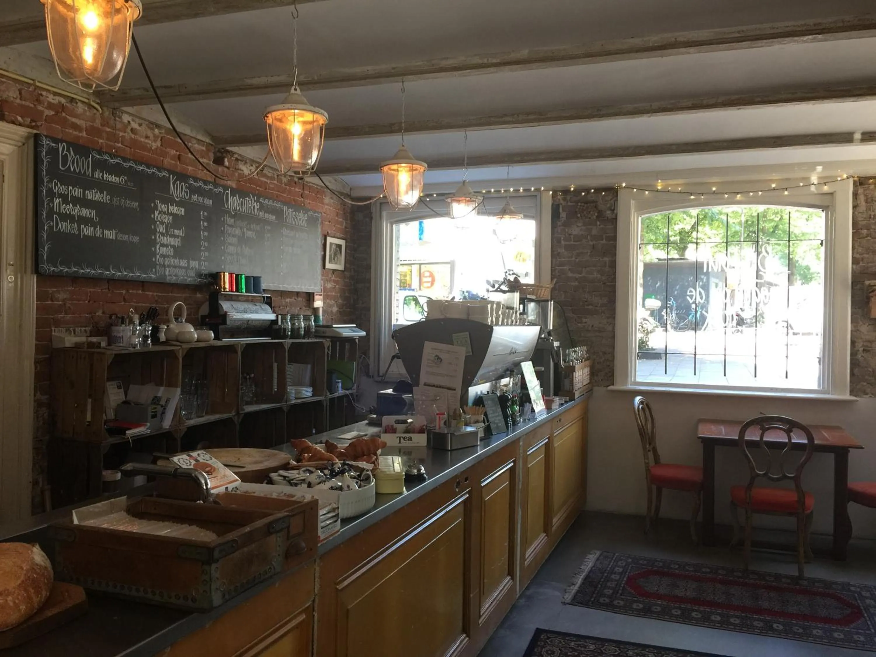 Food and drinks in Nine-T-Teen Bed and Boutique