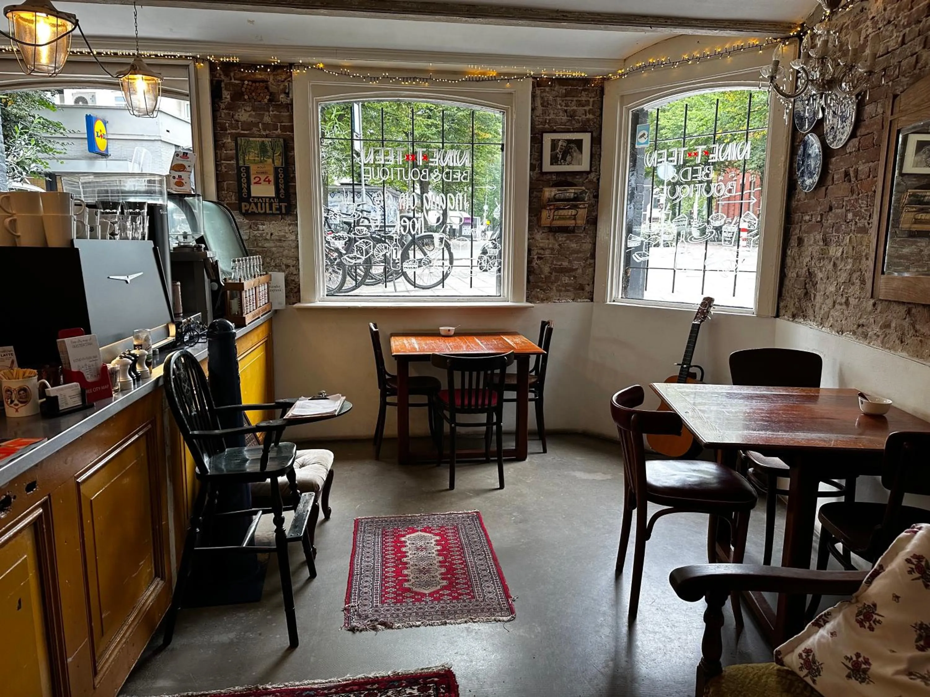 Lobby or reception in Nine-T-Teen Bed and Boutique