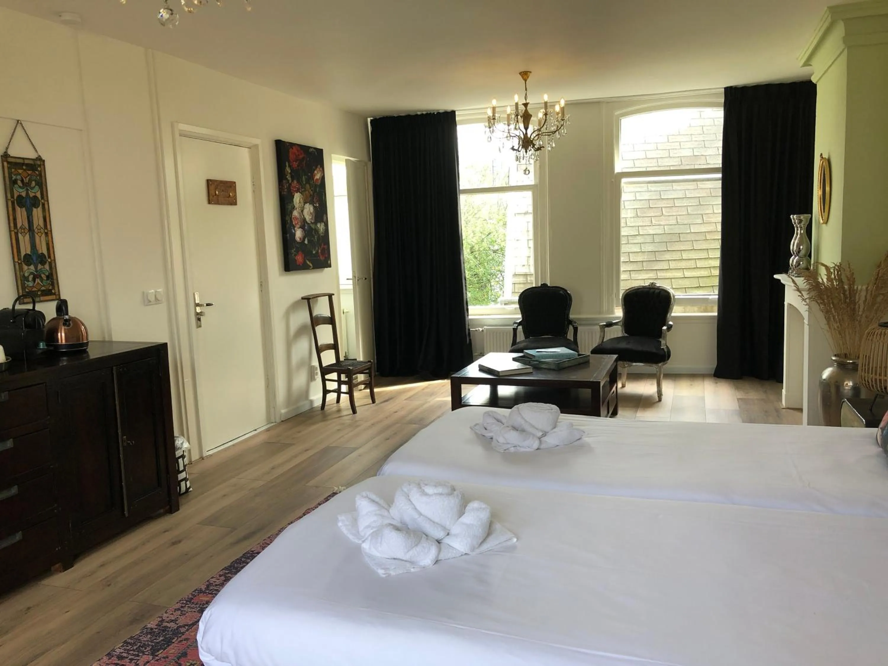 Photo of the whole room, Bed in Nine-T-Teen Bed and Boutique