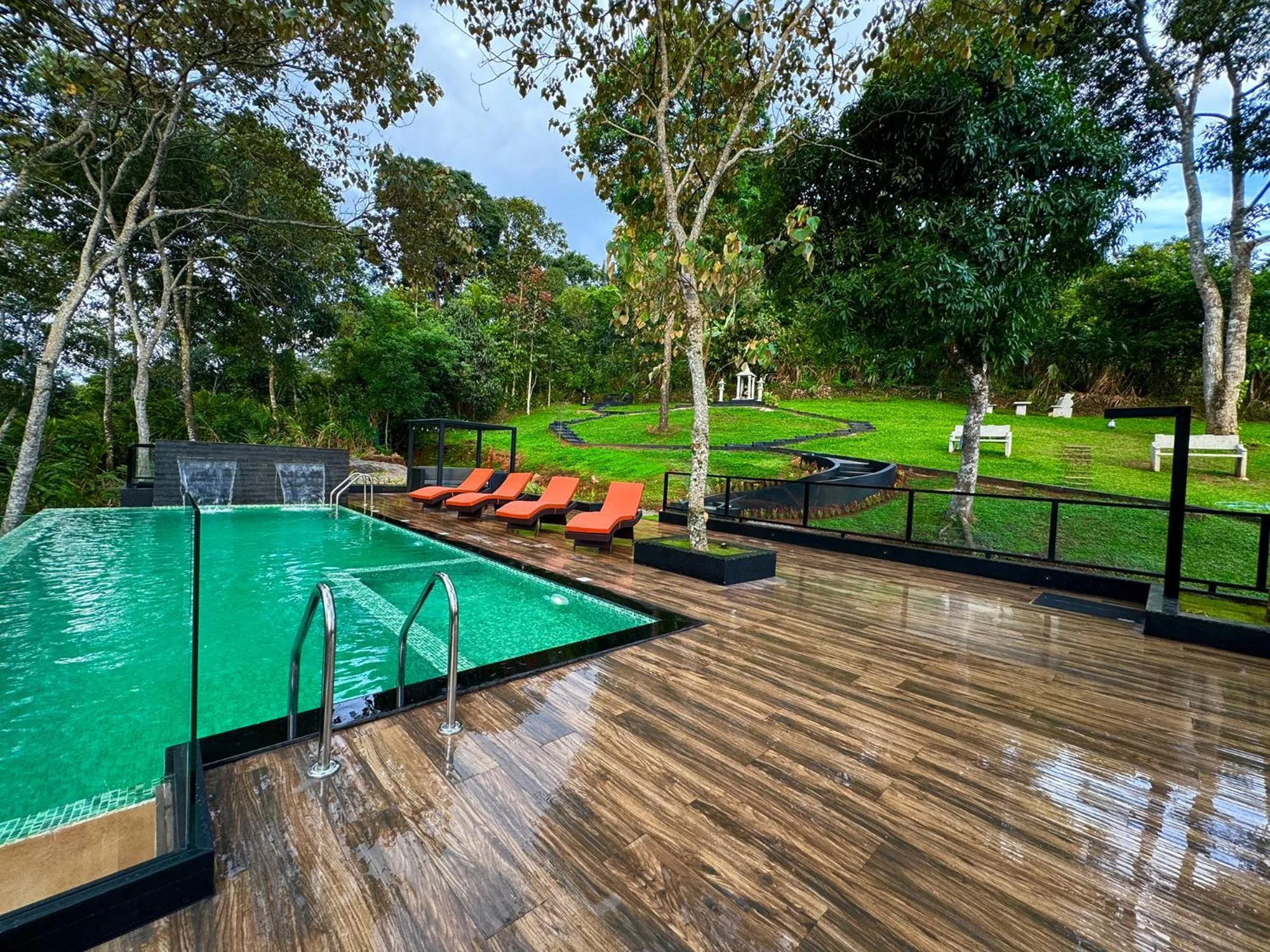 Swimming pool in Viceroy Luxury Mountain Resort and Spa
