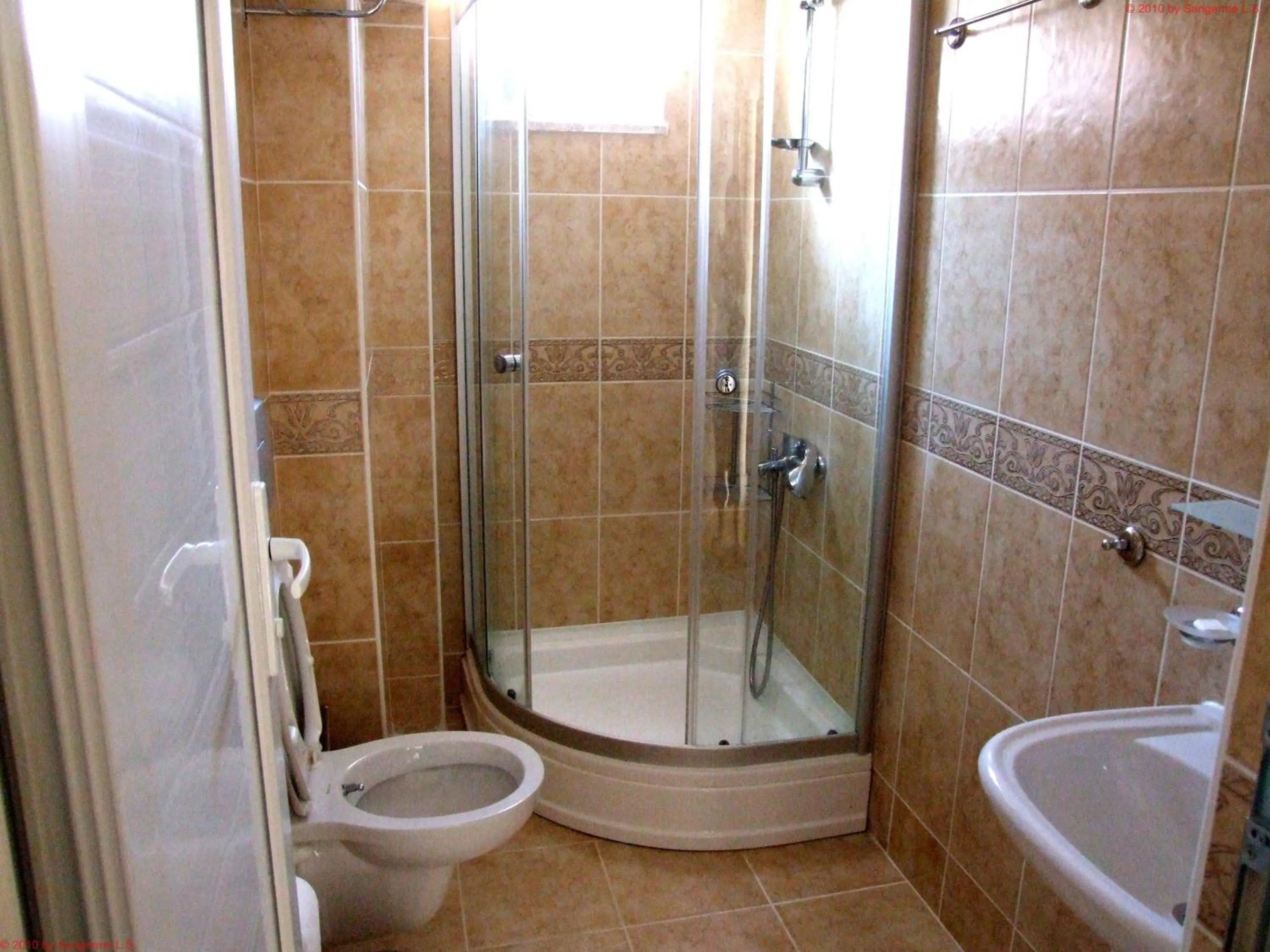 Shower in Sarıgerme Apart