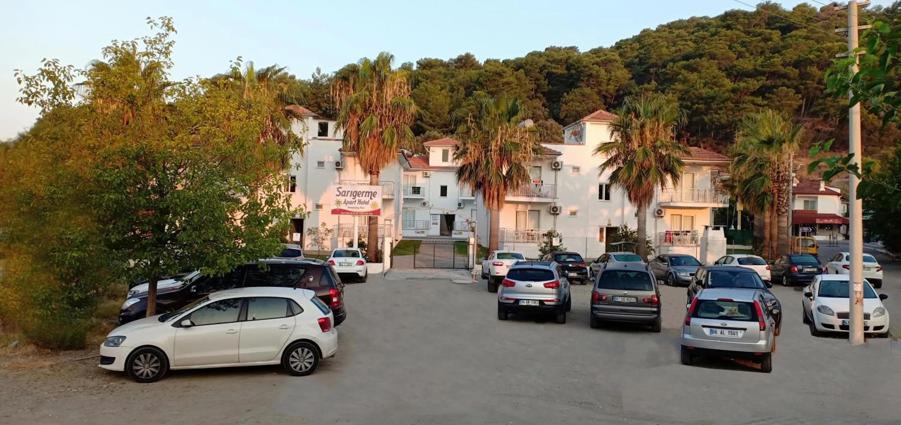 Facade/entrance in Sarıgerme Apart