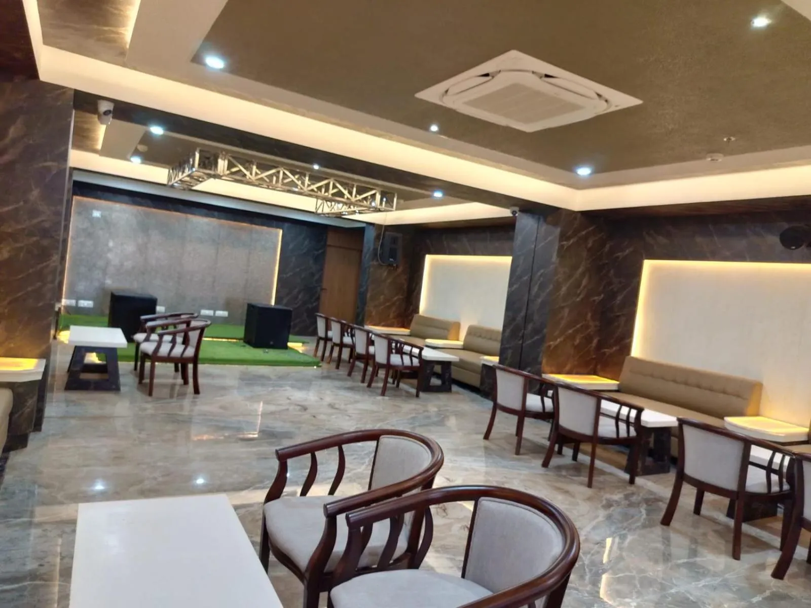 Restaurant/places to eat in The Autograph Inn