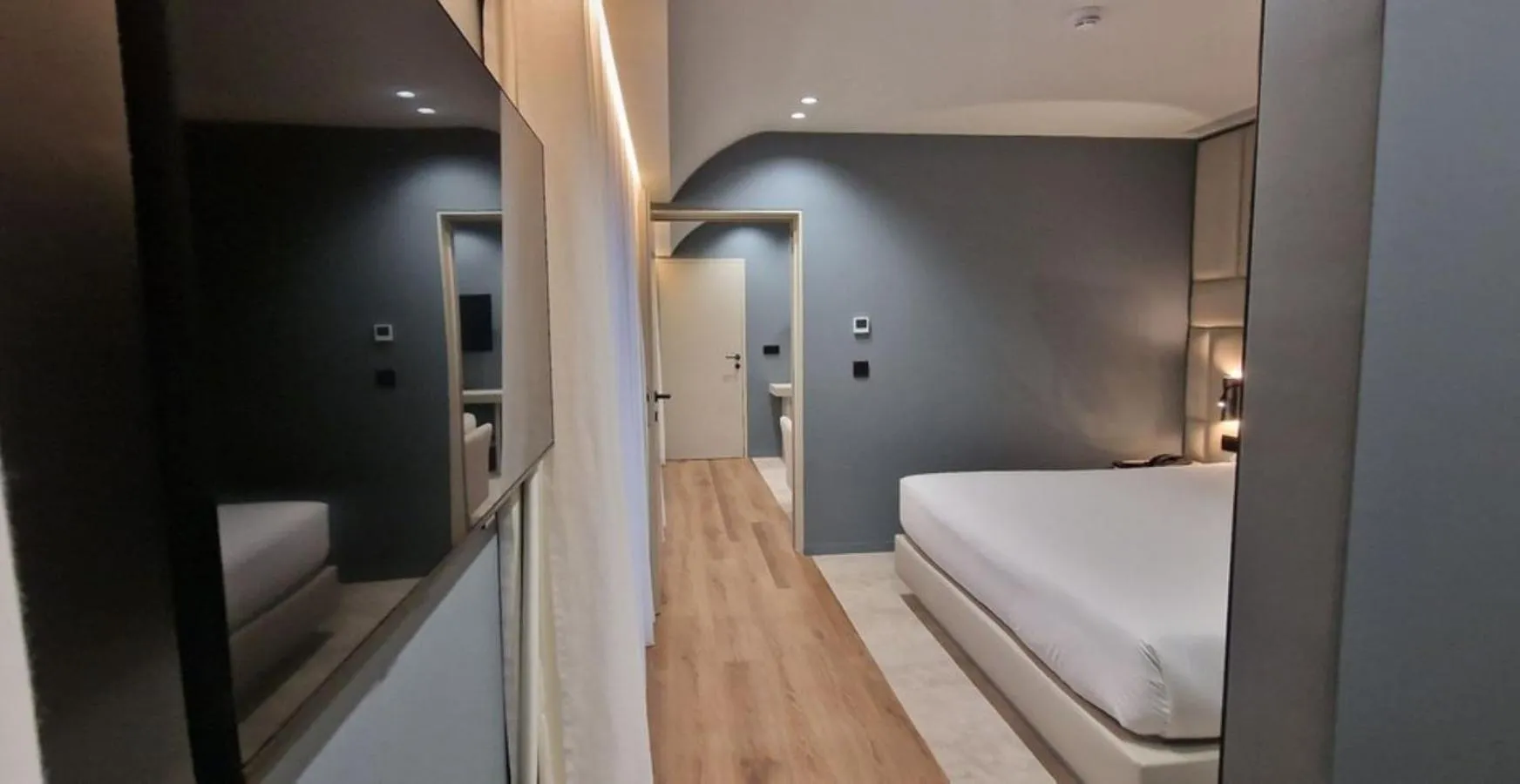 Photo of the whole room, Bed in Bom Sucesso Hotel by gaiarooms