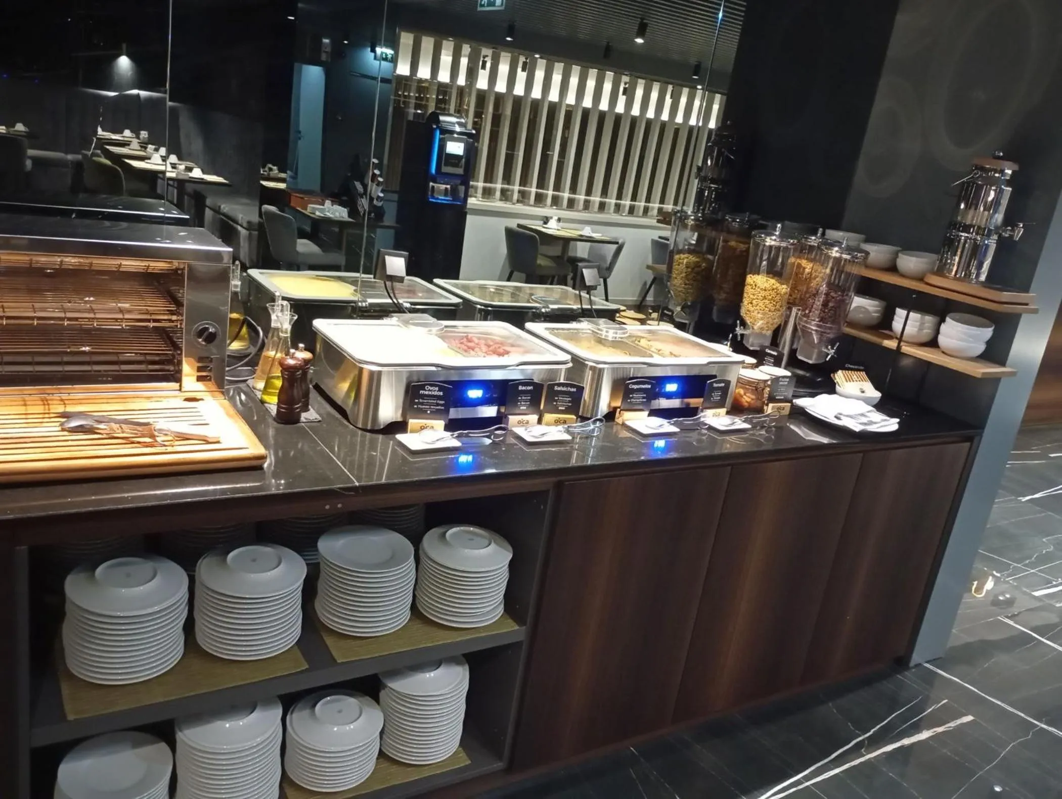 Breakfast in Bom Sucesso Hotel by gaiarooms