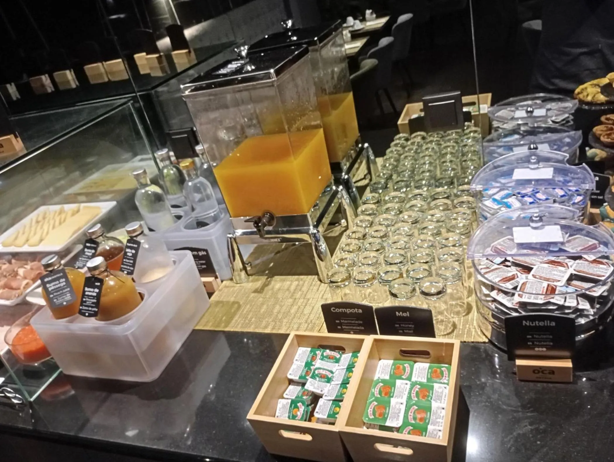 Breakfast in Bom Sucesso Hotel by gaiarooms