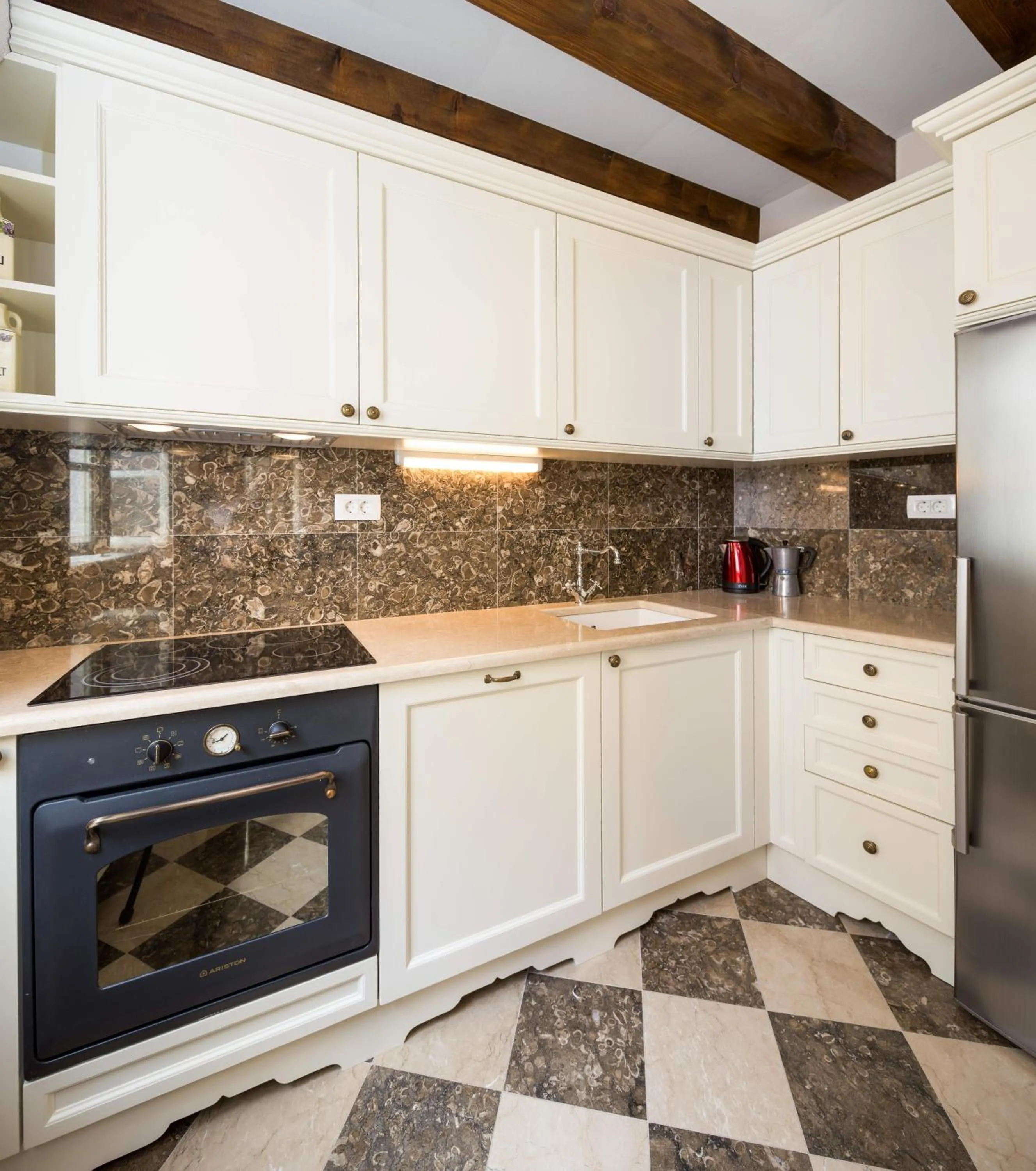 Kitchen or kitchenette in Holiday Home City Walls