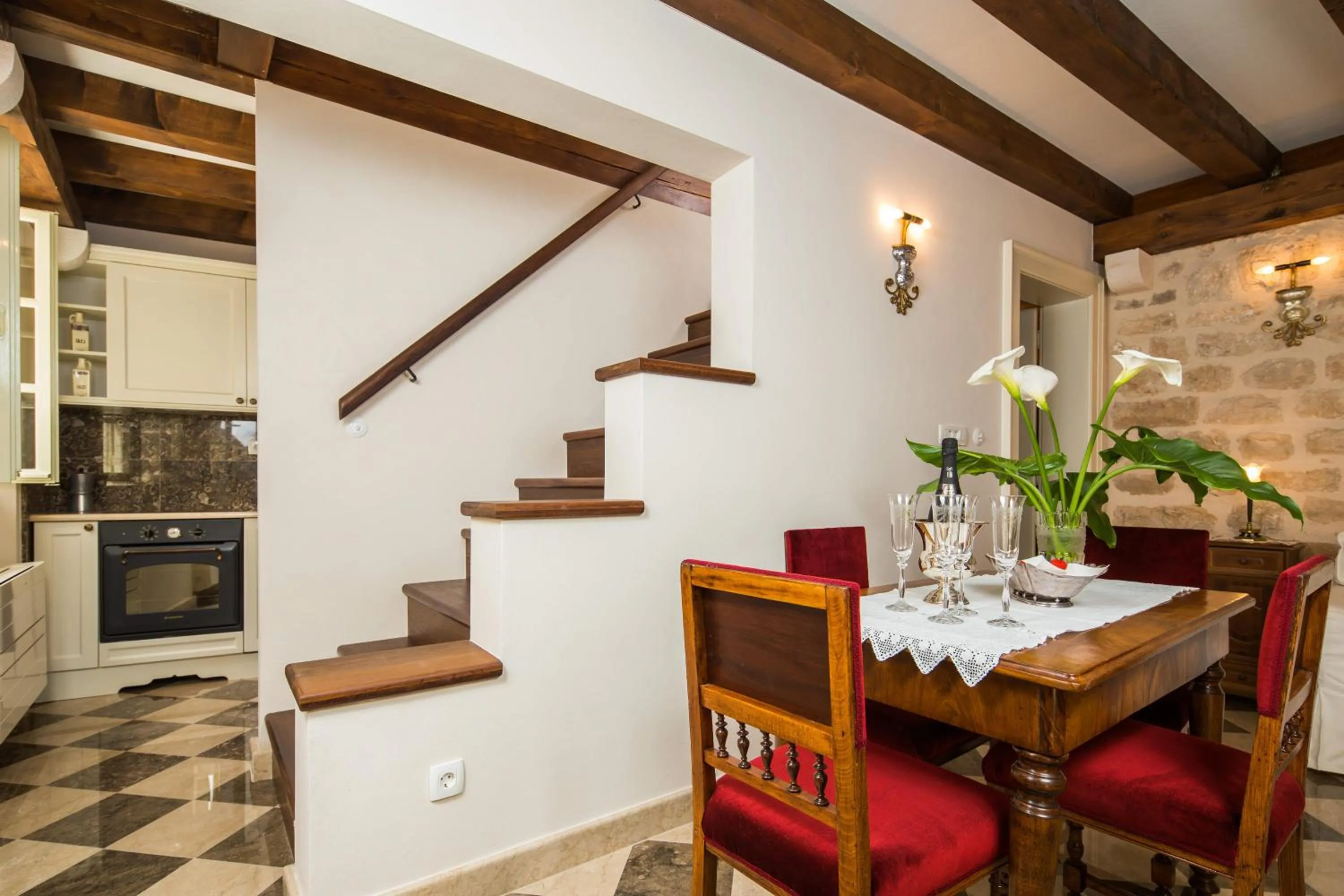 Dining area in Holiday Home City Walls