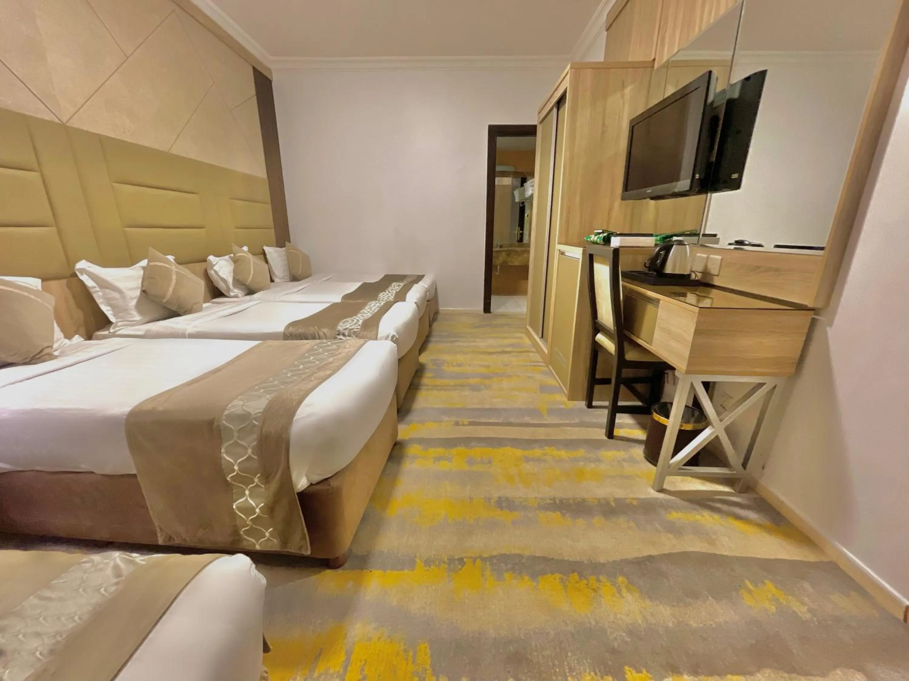 View (from property/room), Bed in شركة المختارة العالمي للخدمات الفندقيه - Al Mukhtara International Hotel