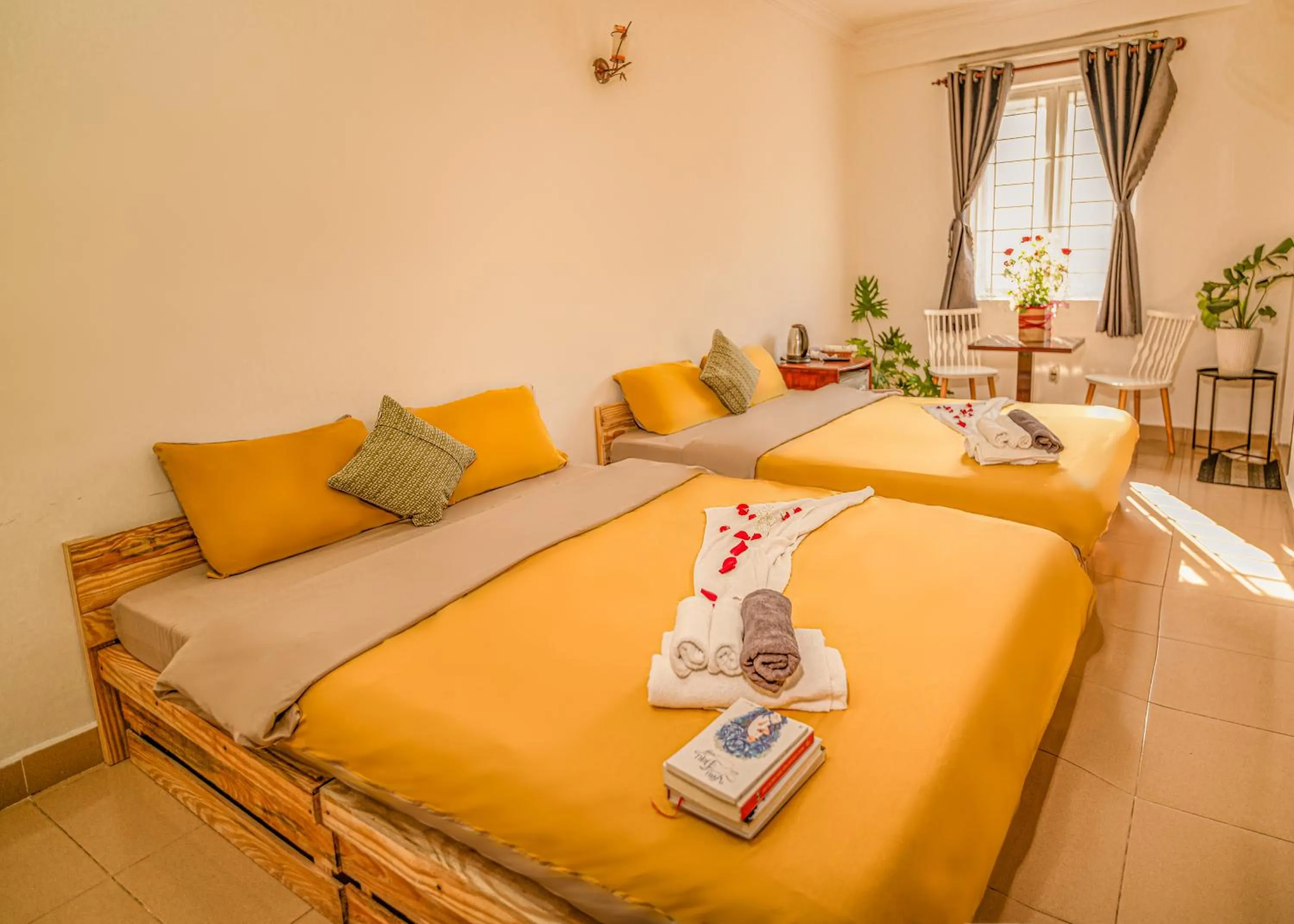 Bedroom, Bed in Pearl Wealth Dalat Hotel