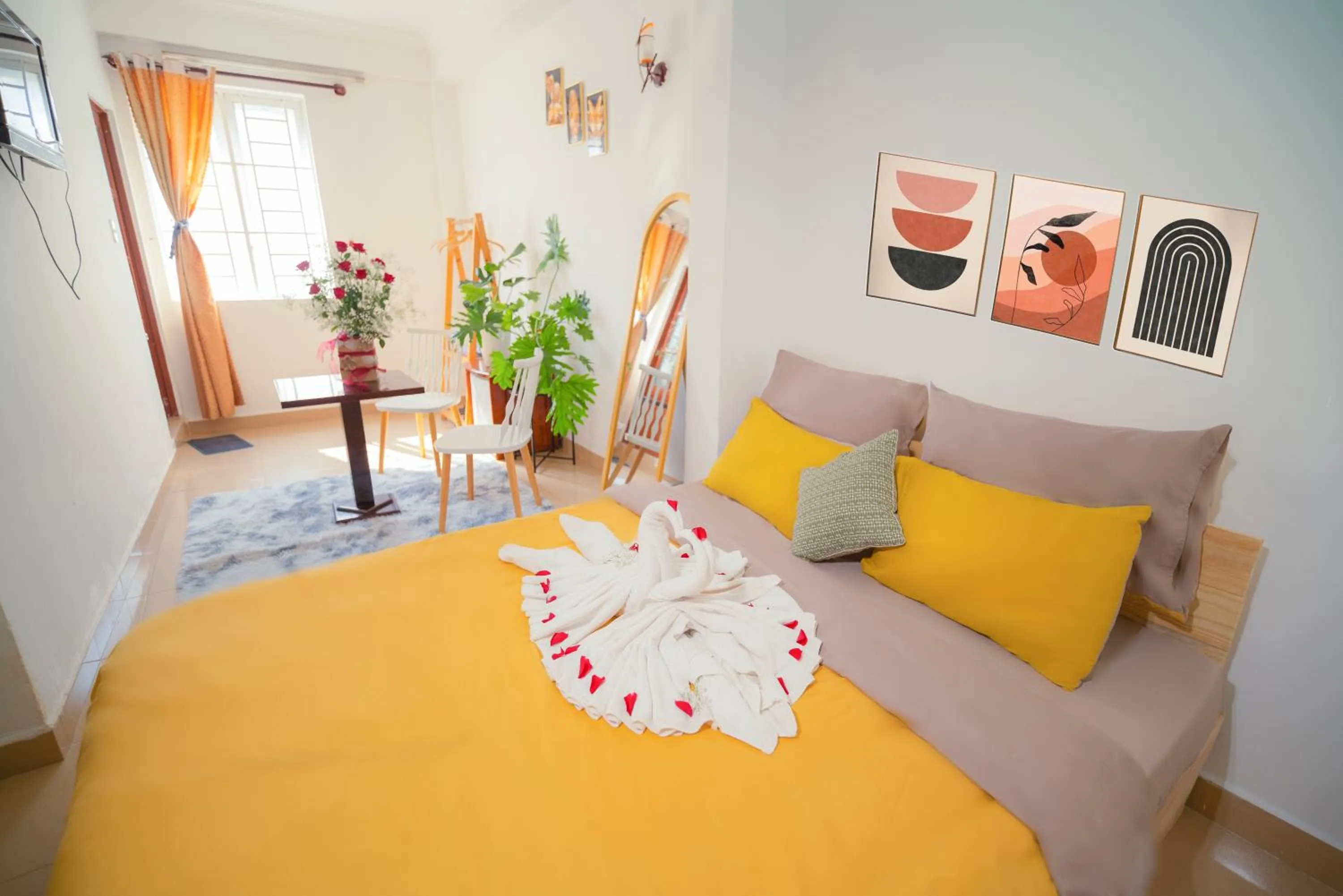 Bedroom, Bed in Pearl Wealth Dalat Hotel