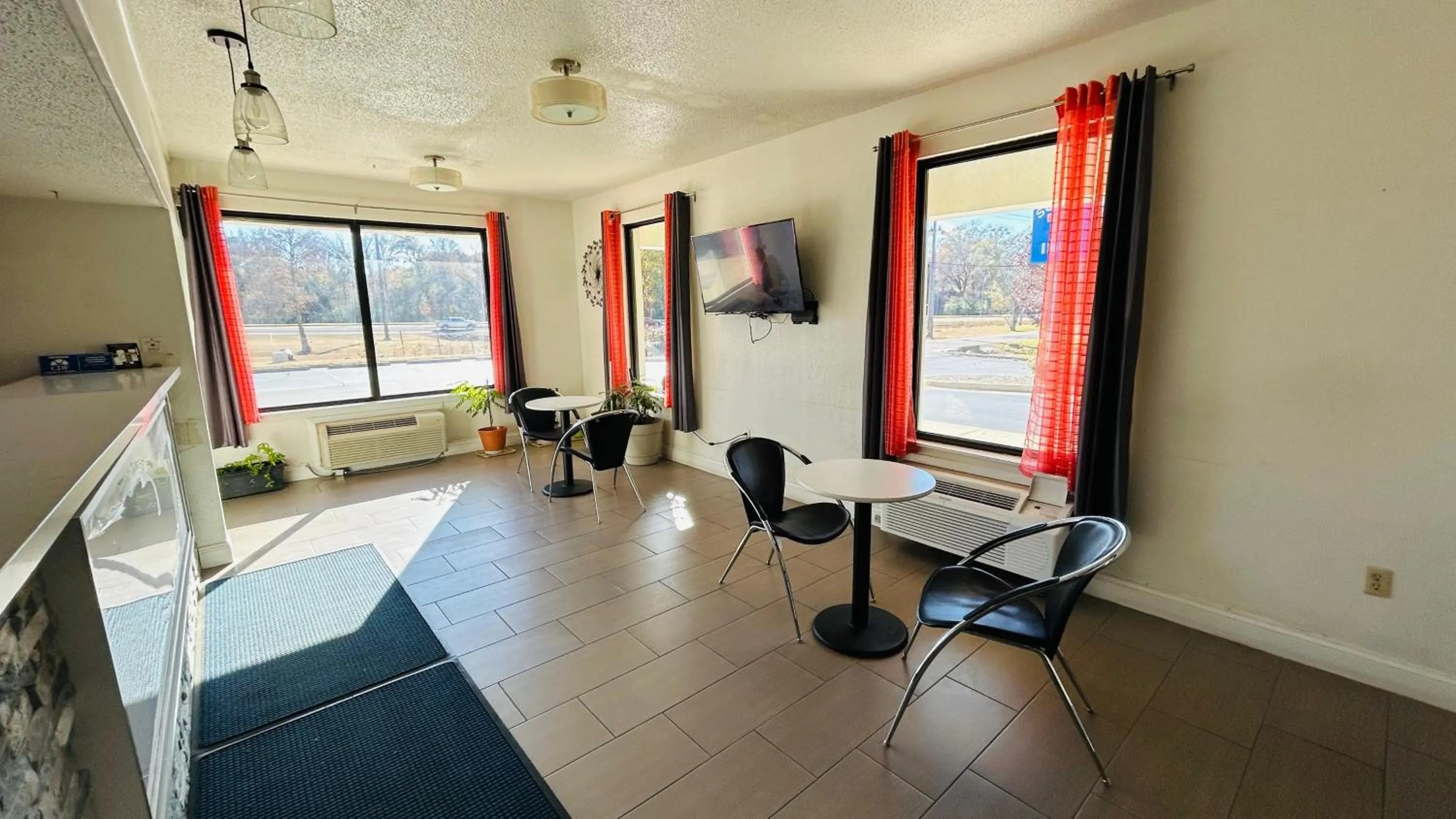 Lobby or reception in Super 7 Inn Tupelo