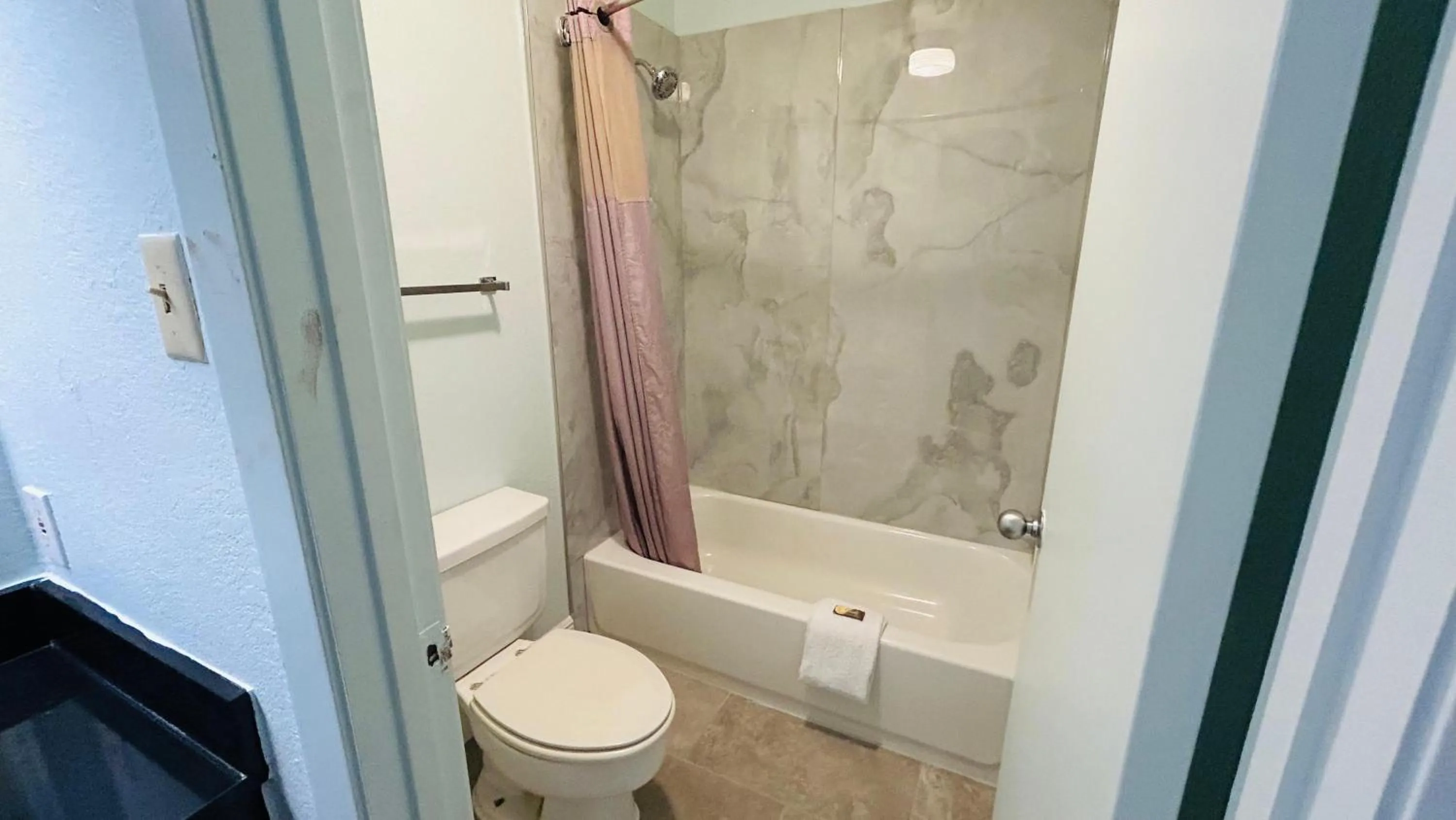 Bathroom in Super 7 Inn Tupelo