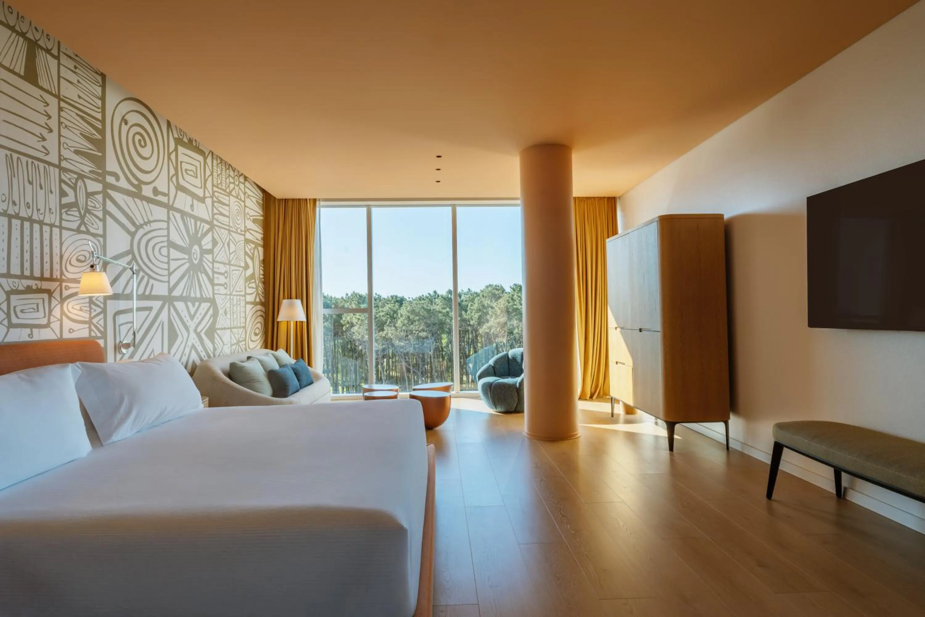 Photo of the whole room, Bed in The Grand Hotel