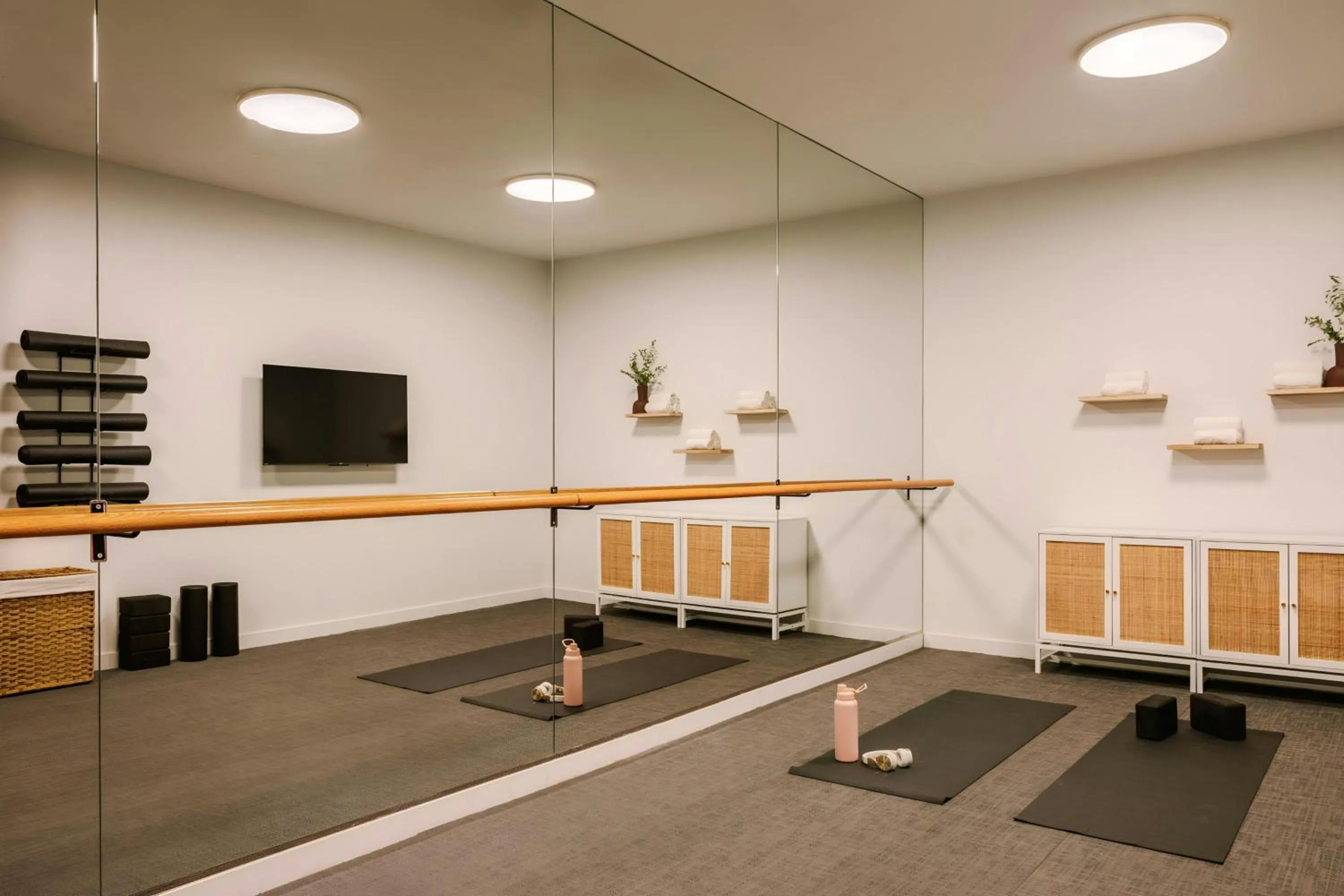 Fitness centre/facilities in Sonder by Marriott Bonvoy The Winfield Apartments Downtown LA
