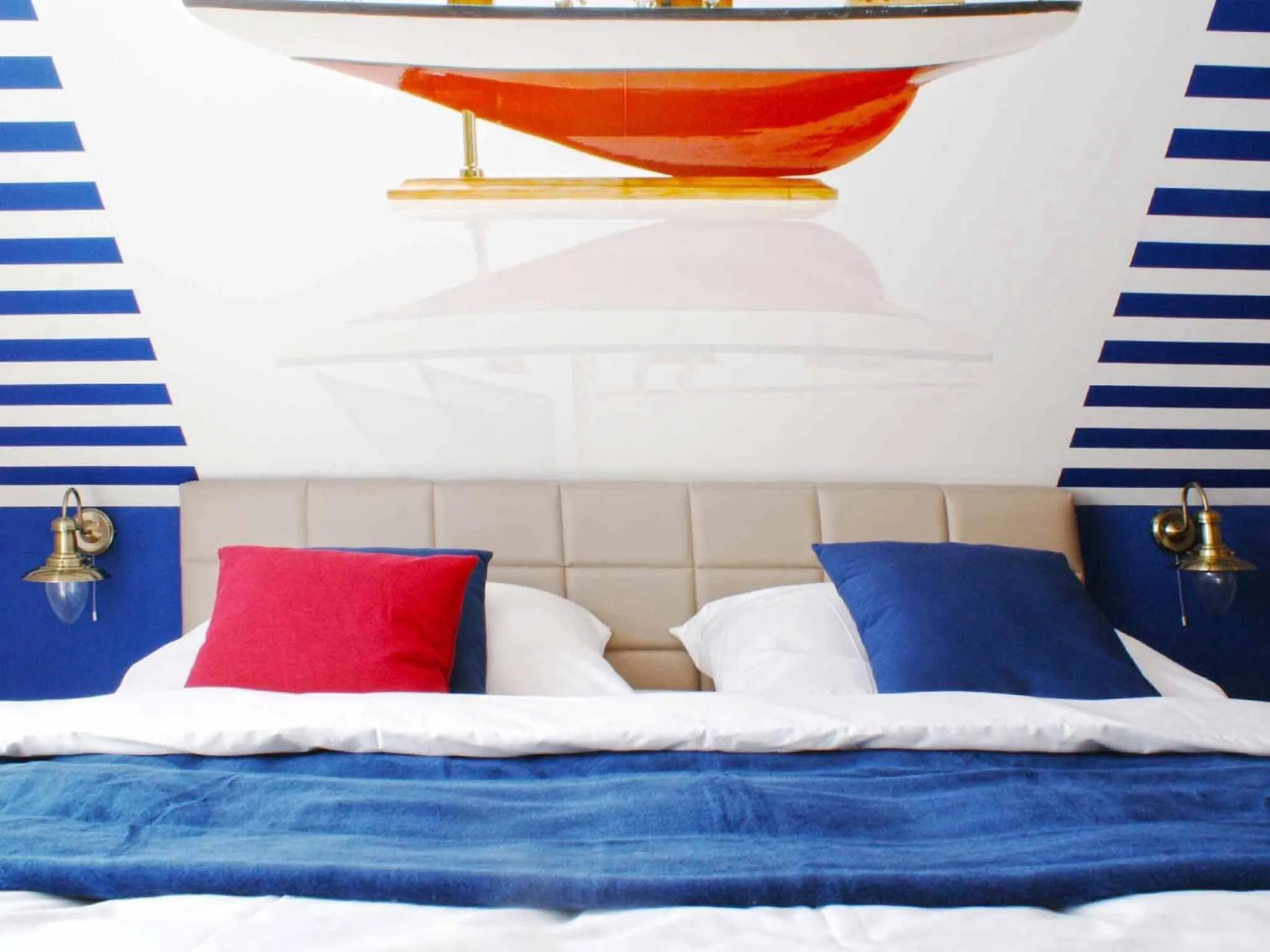 Bedroom, Bed in R & J Hotel