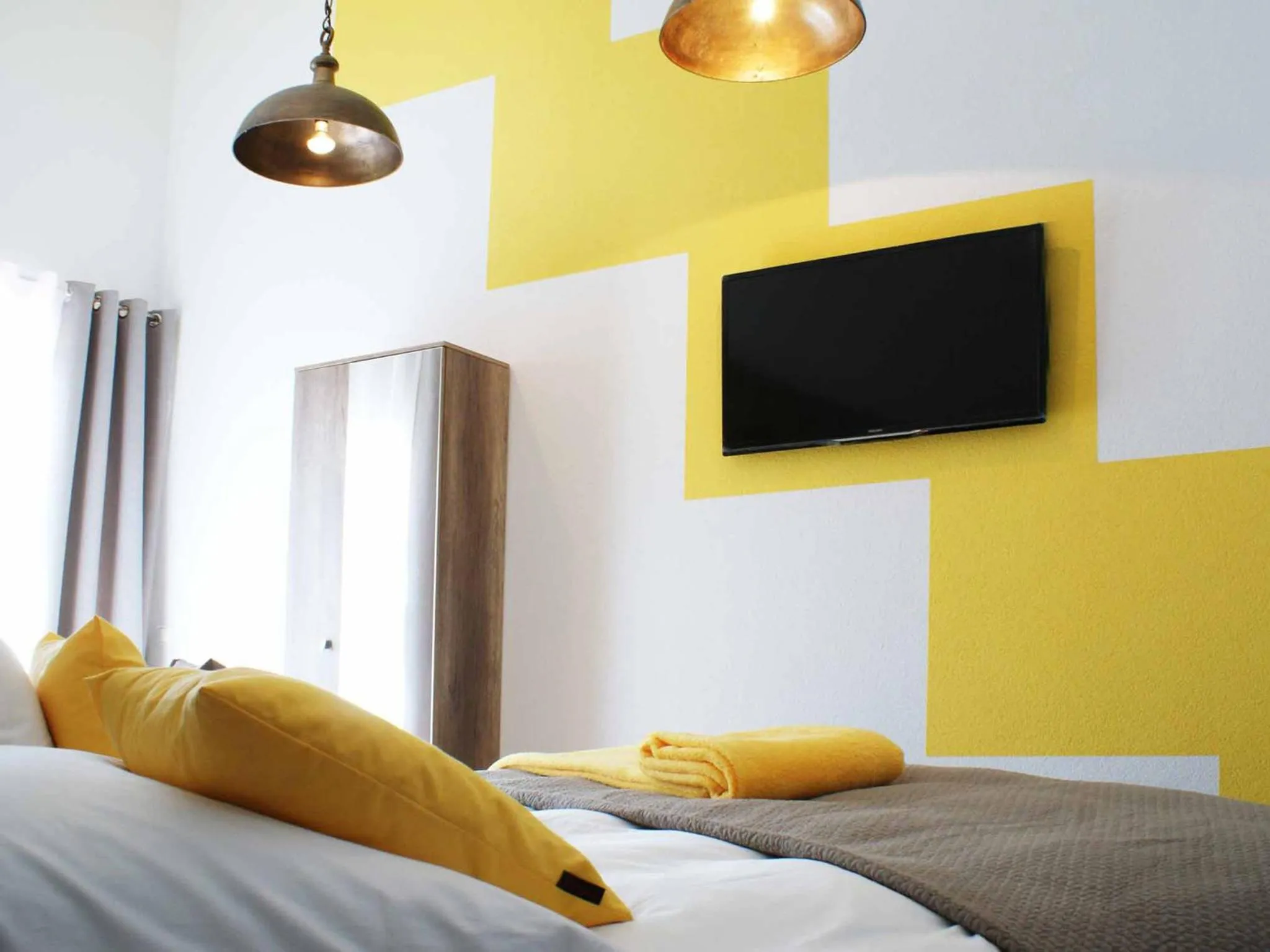 Bedroom, Bed in R & J Hotel