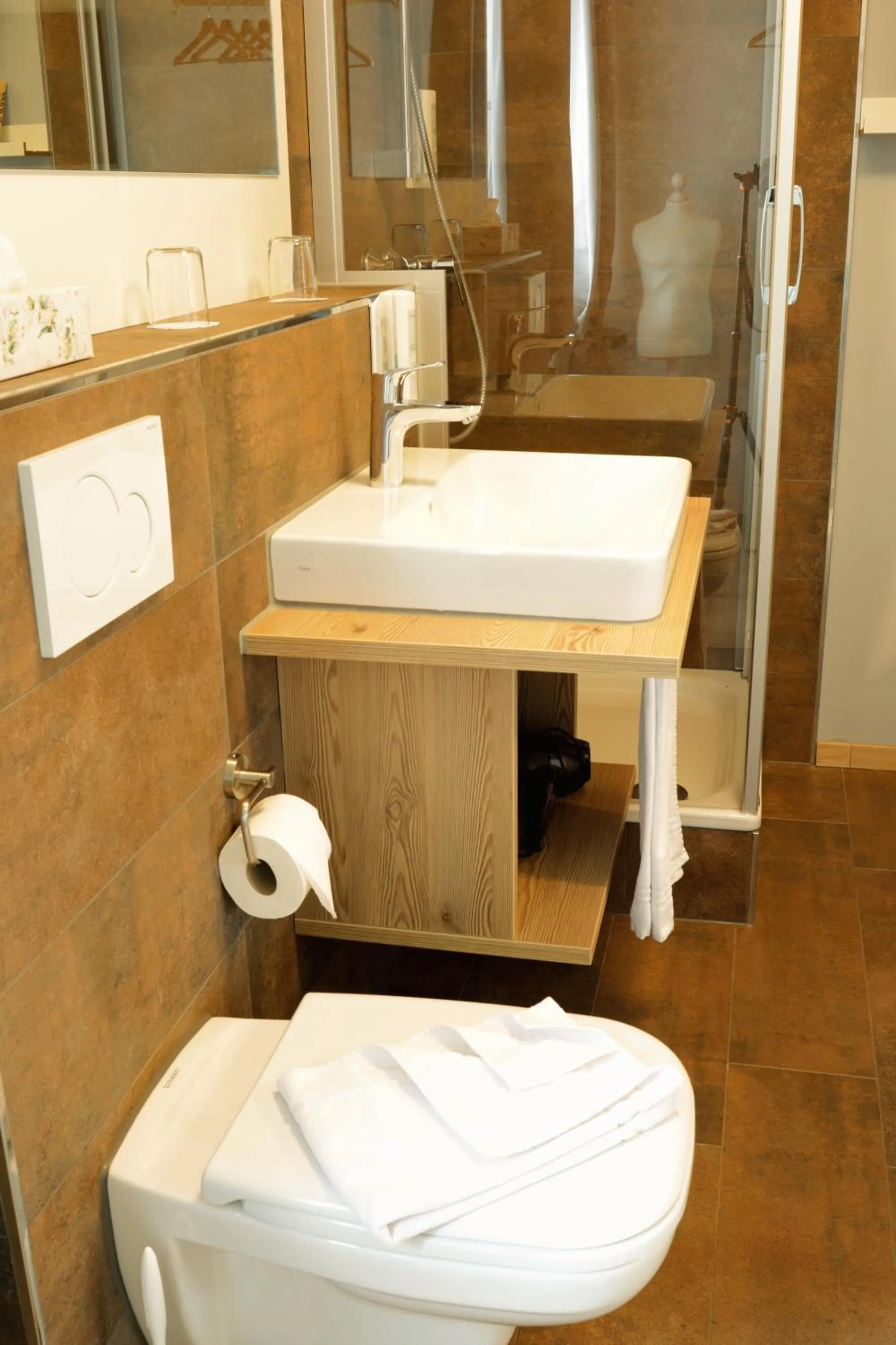 Bathroom in R & J Hotel