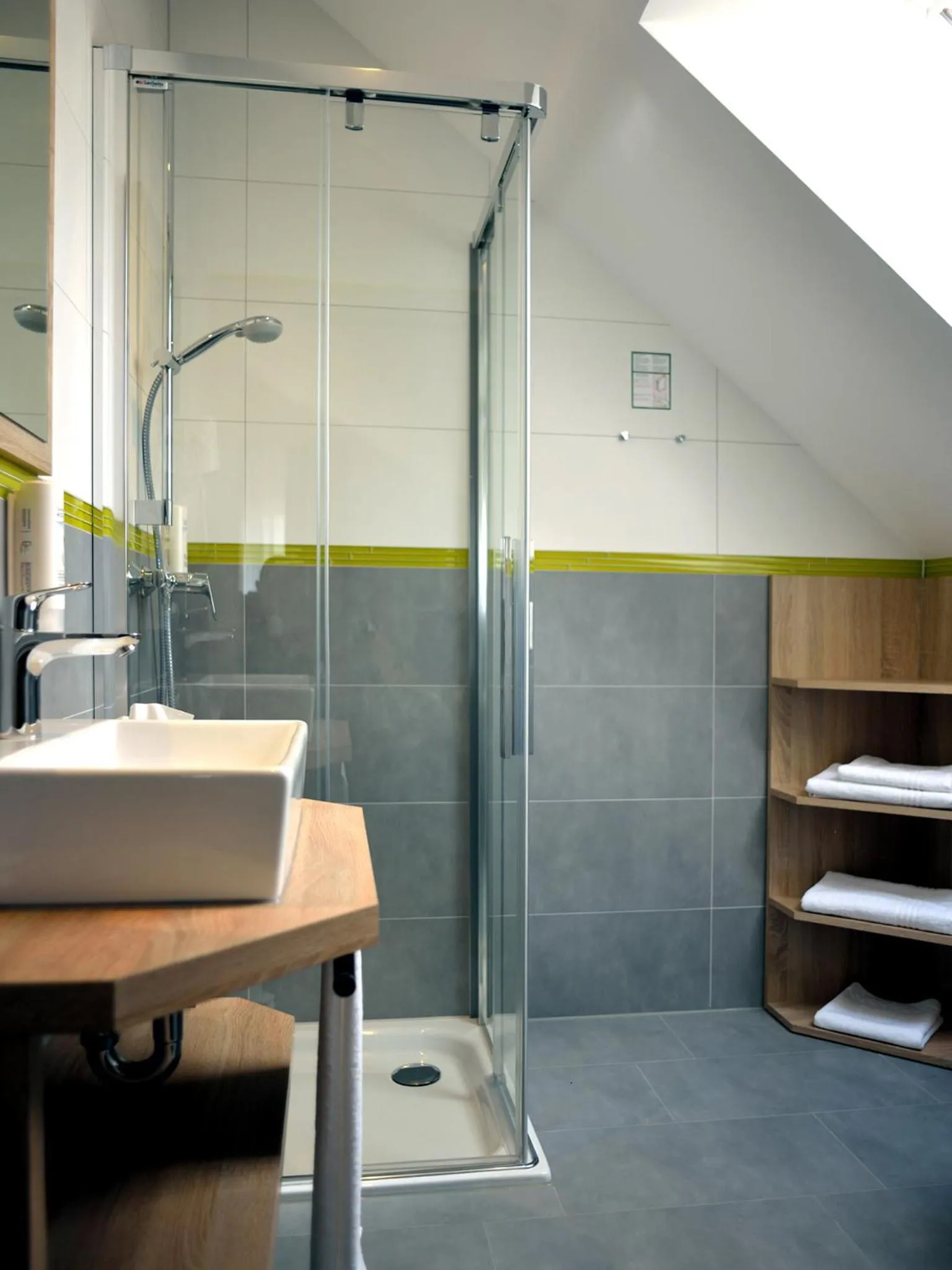 Bathroom in R & J Hotel