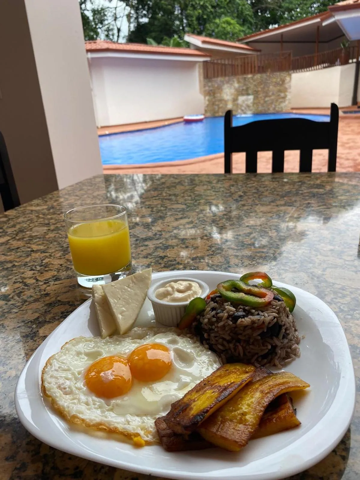 Food and drinks in Serenity Hotel & Villas