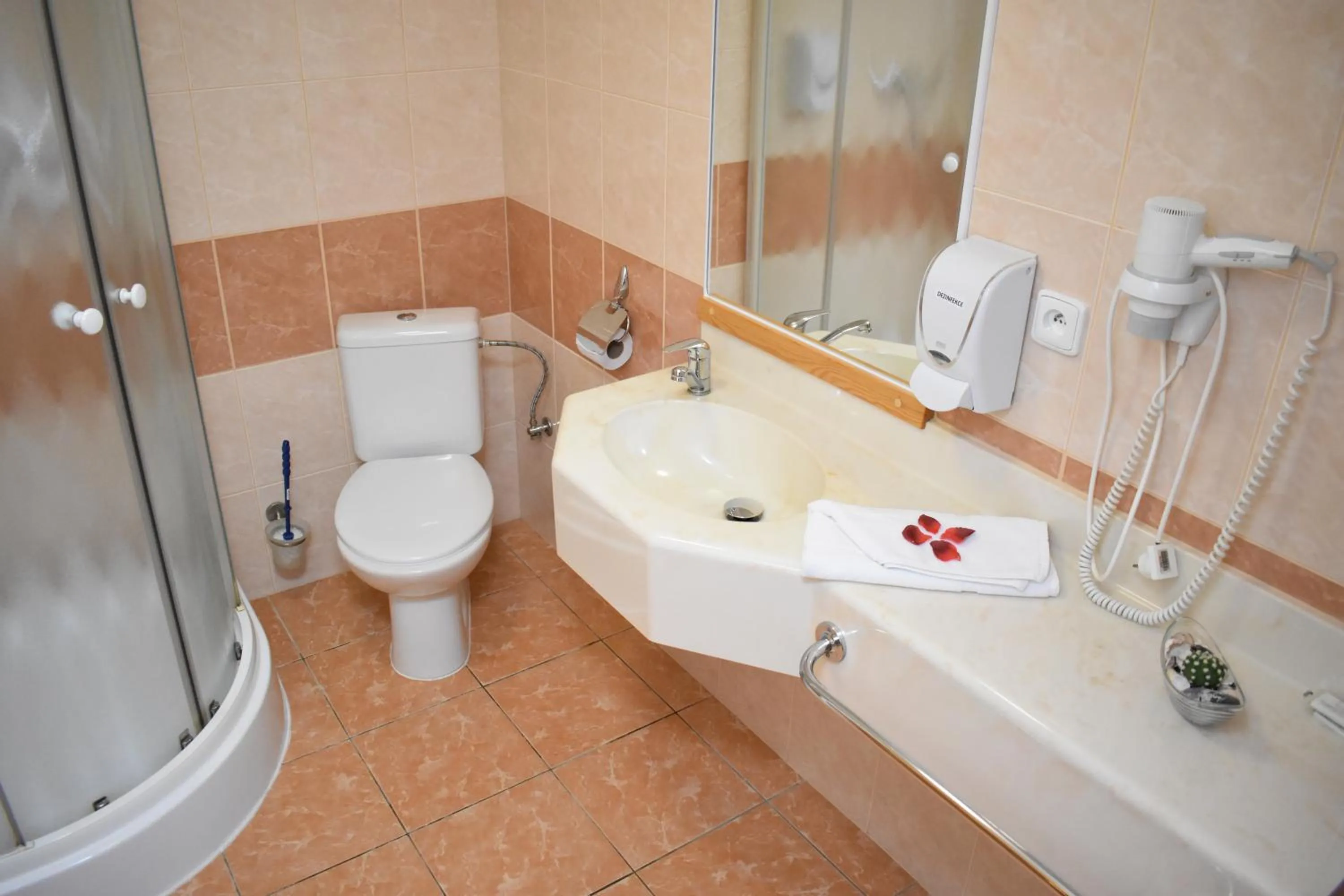 Shower in Hotel Restaurant Na Statku