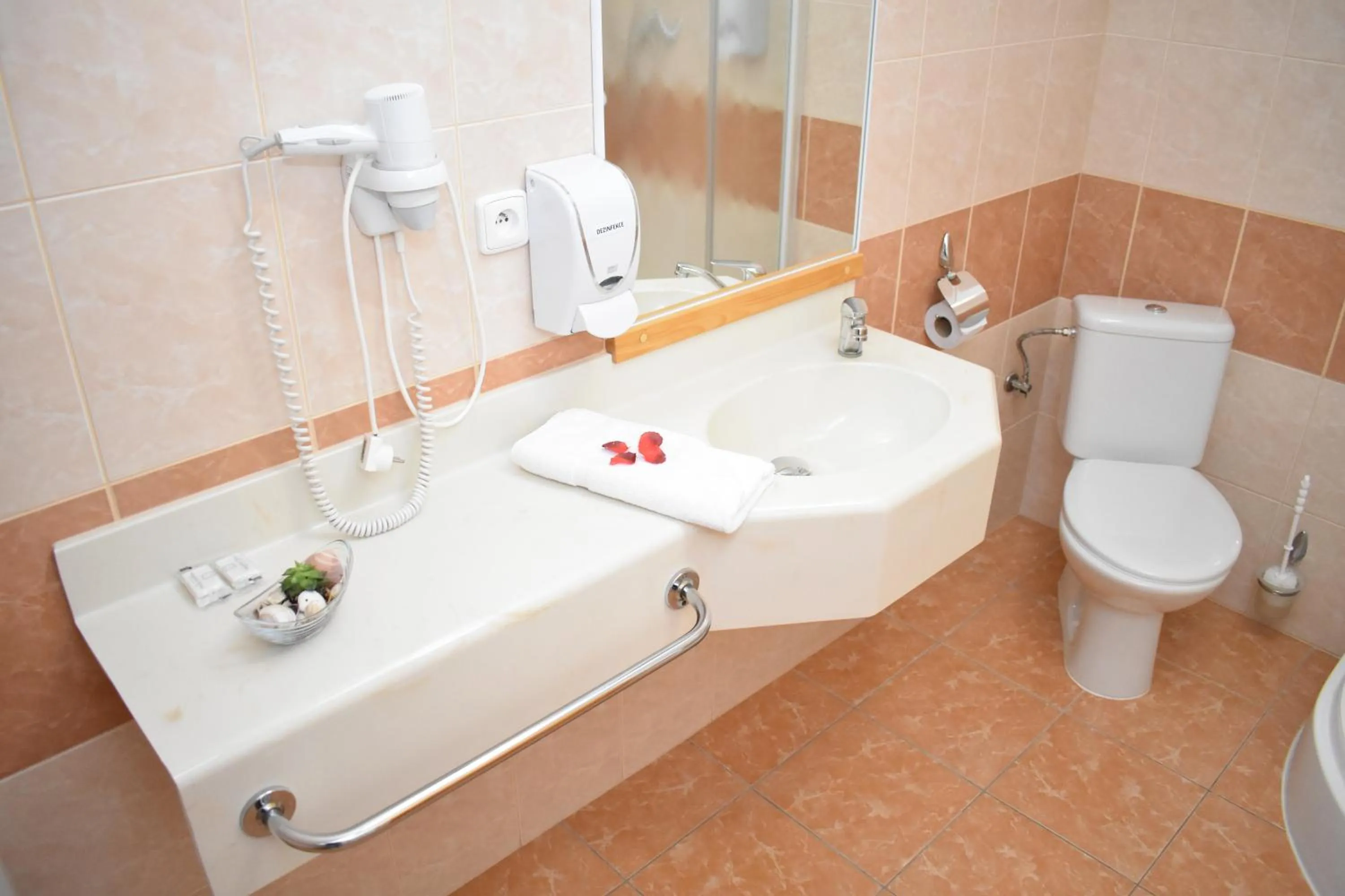 Shower in Hotel Restaurant Na Statku