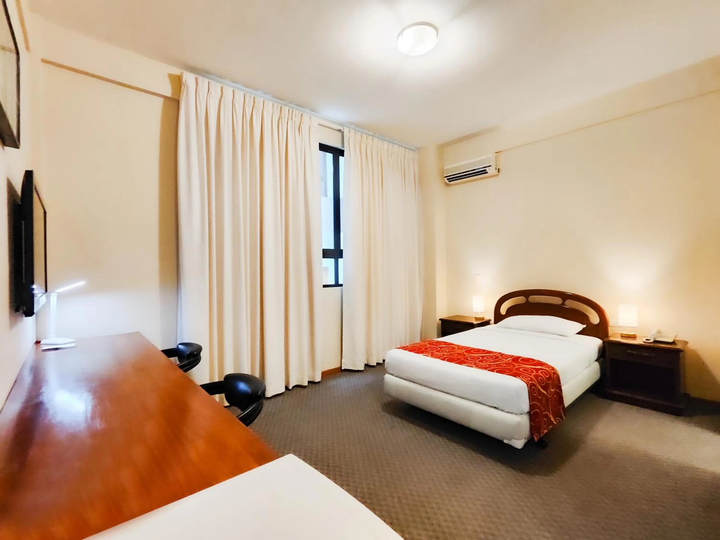 Seating area, Bed in Lido Hotel