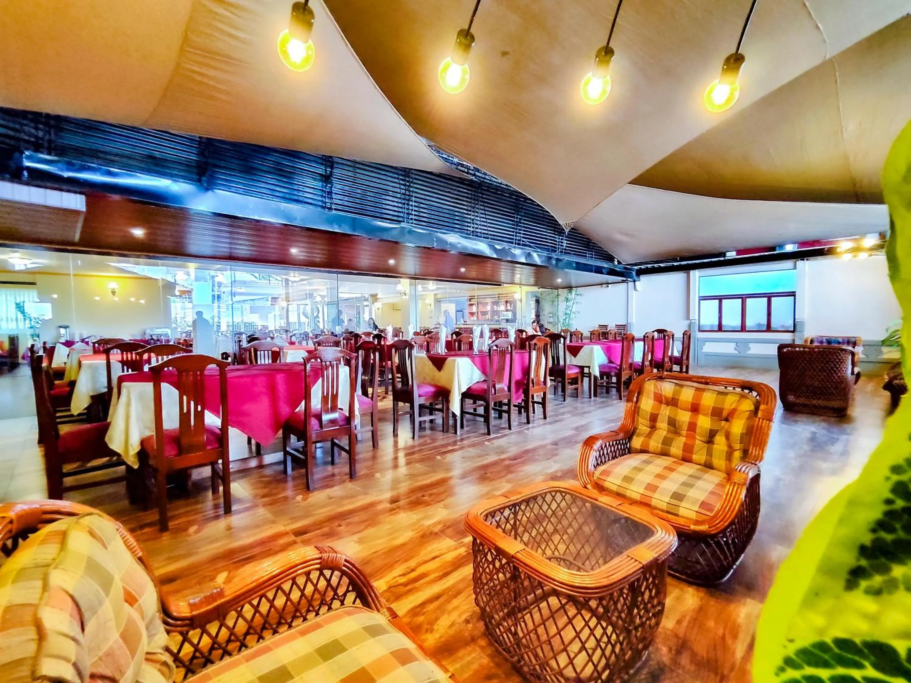 Restaurant/places to eat in Lido Hotel