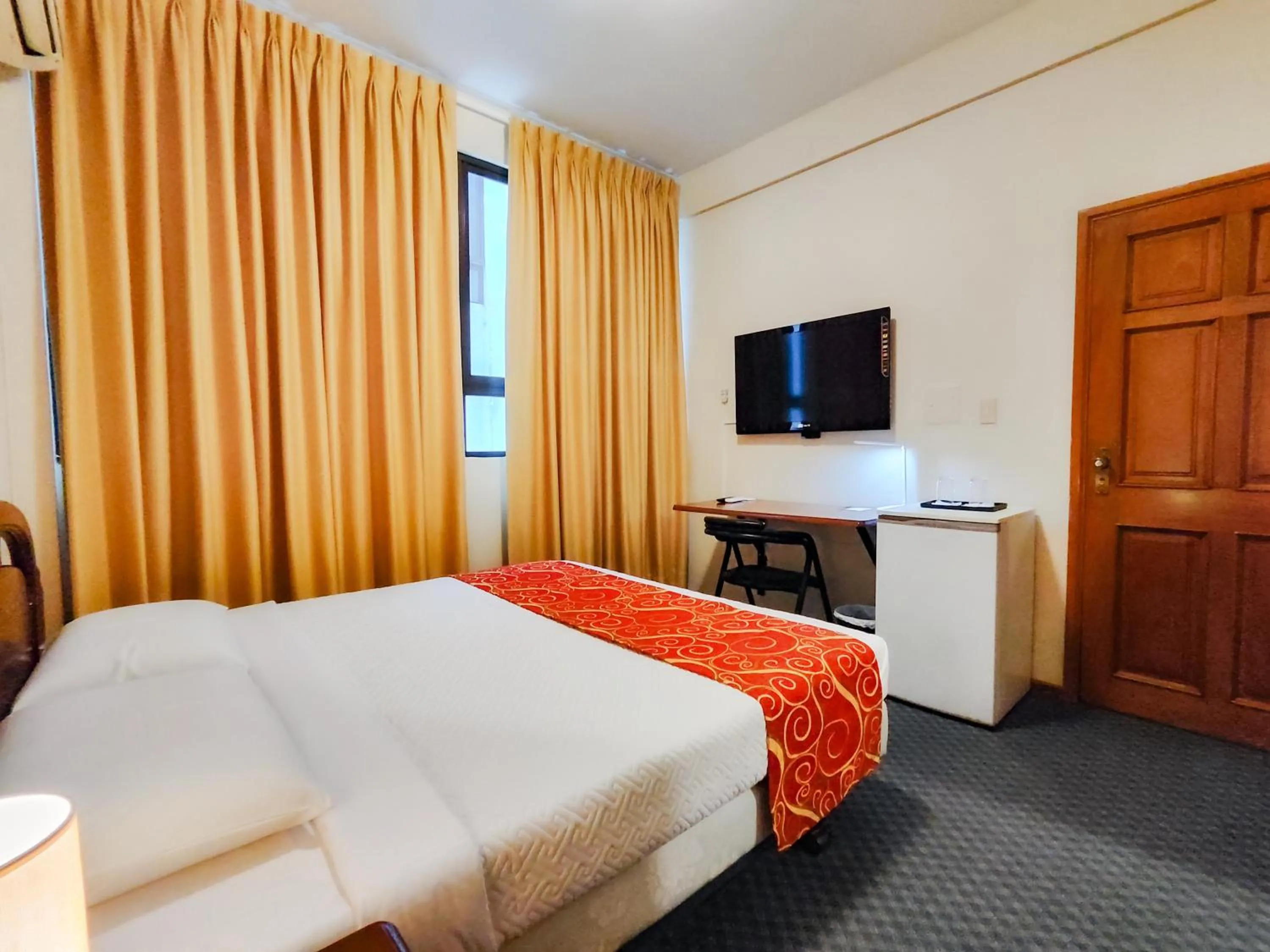 TV and multimedia, Bed in Lido Hotel