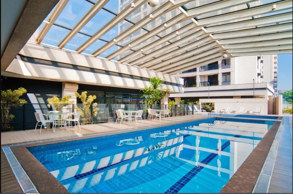 Swimming pool in LFlats no Hotel Aeroporto Congonhas