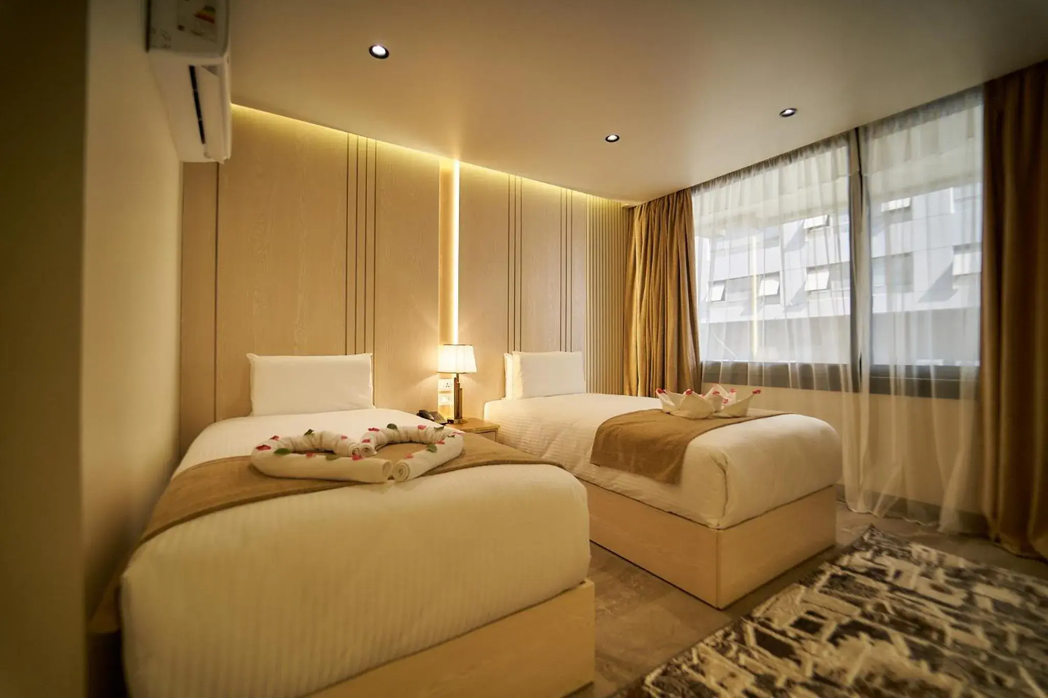 Deluxe Twin Room in Gold's Pyramids Hotel Deluxe Twin Room in Gold's Pyramids Hotel