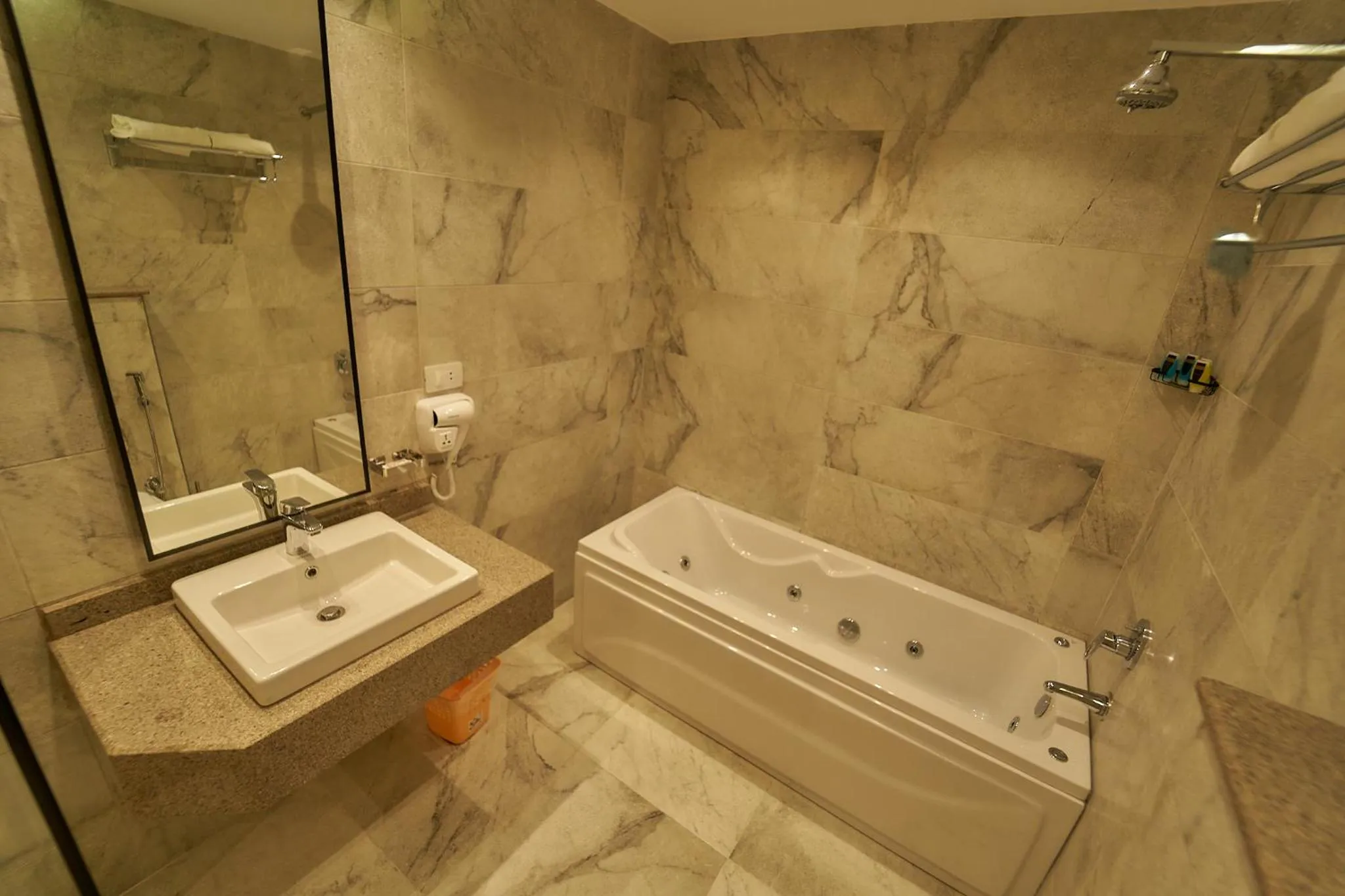 Shower in Gold's Pyramids Hotel